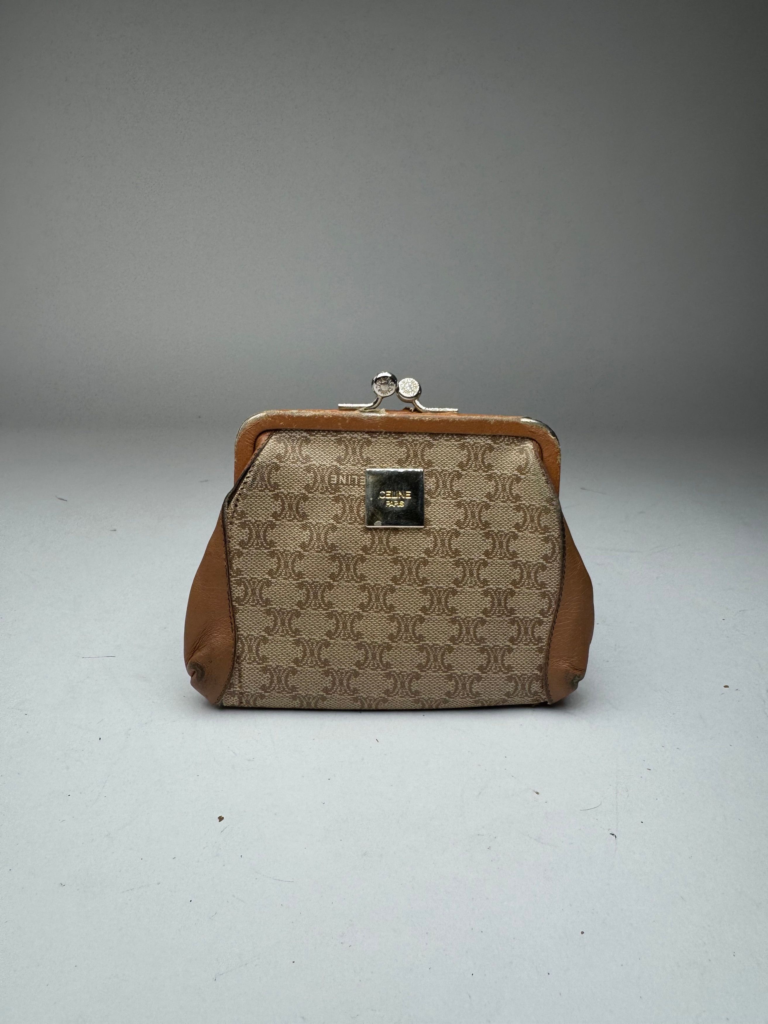 Celine Vintage Paris Triomphe Monogram Leather card Holder / Purse Size ONE SIZE - 1 Thumbnail