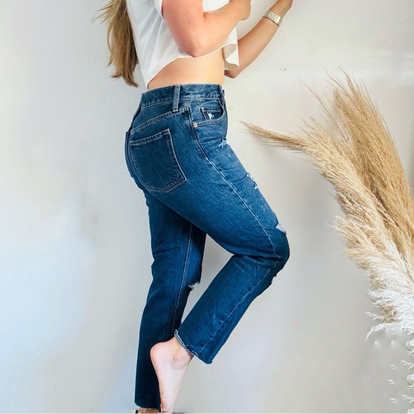 Old Navy OLD NAVY Blue High Rise Straight Leg Distressed Jeans 8 Size 30" / US 8 / IT 44 - 2 Thumbnail