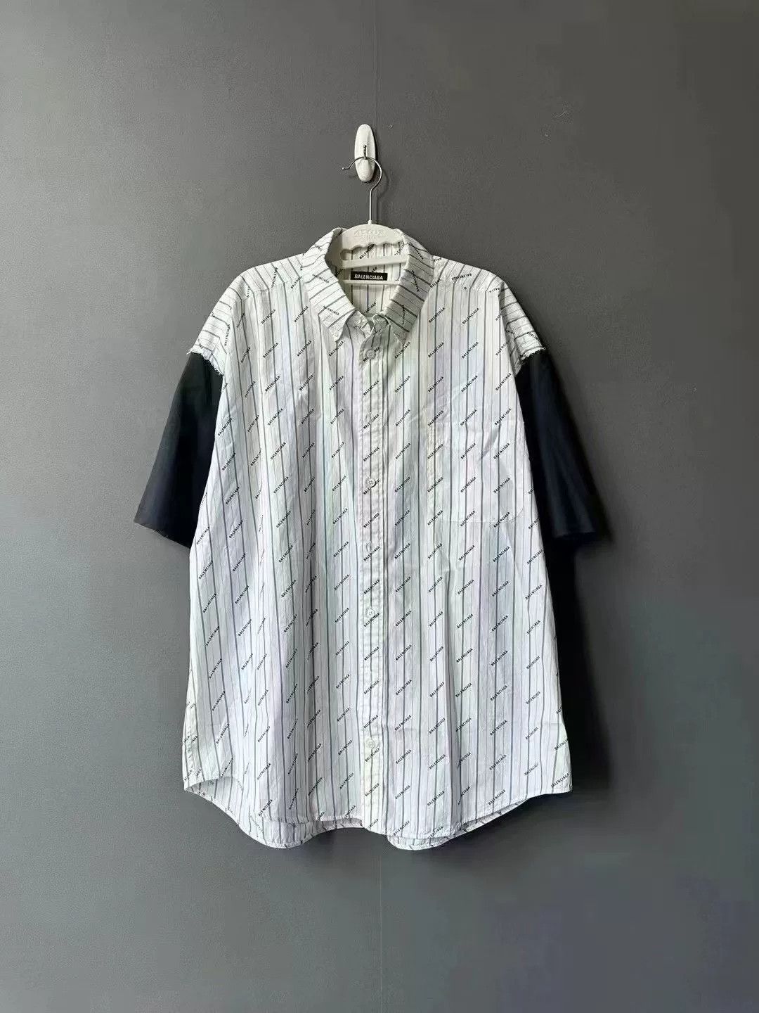 Balenciaga Balenciaga Two-Tone Text Short-Sleeve Shirt Size US M / EU 48-50 / 2 - 1 Thumbnail