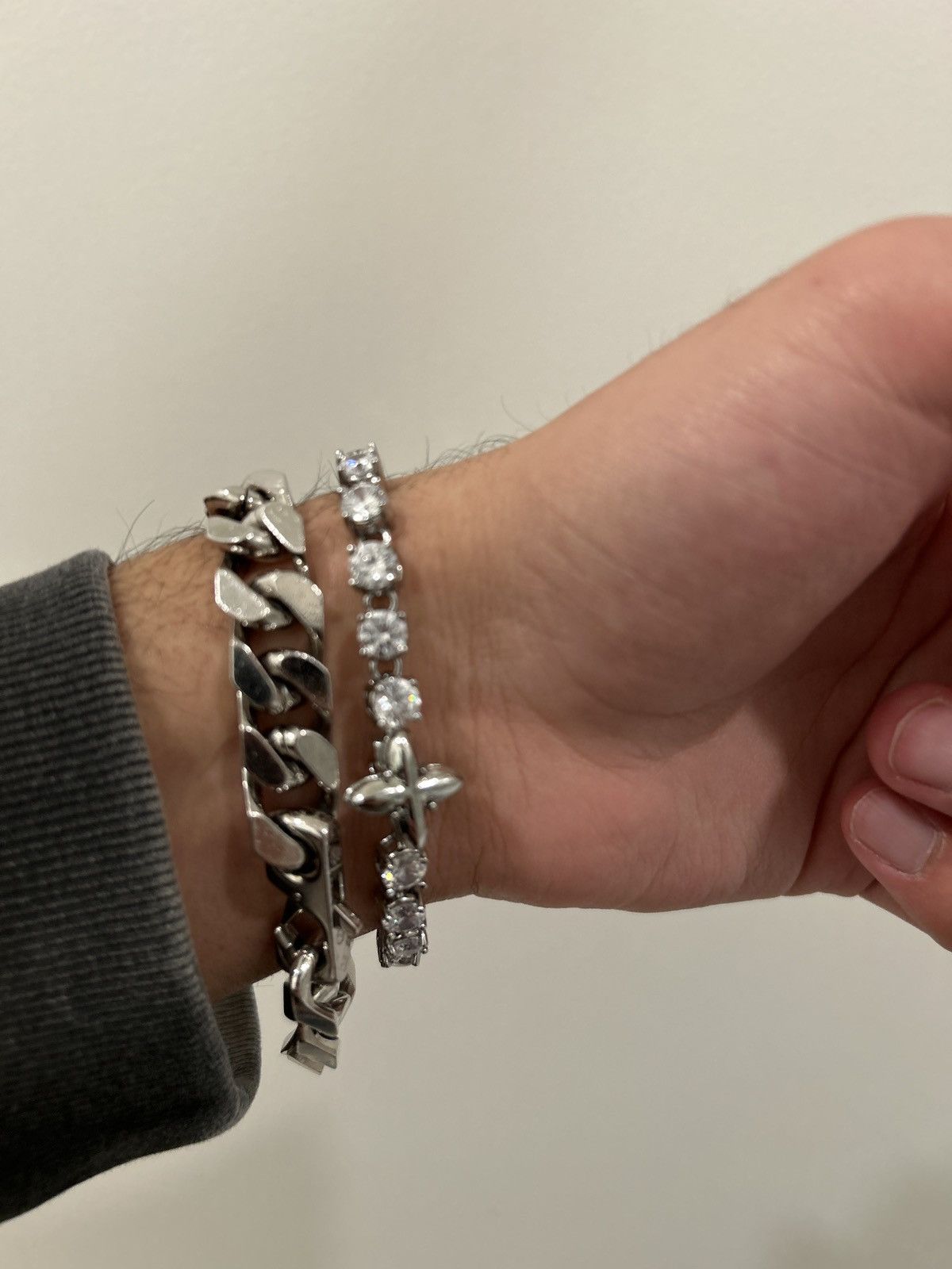 Louis Vuitton RARE Louis Vuitton Crystal chain bracelet Size ONE SIZE - 17 Thumbnail