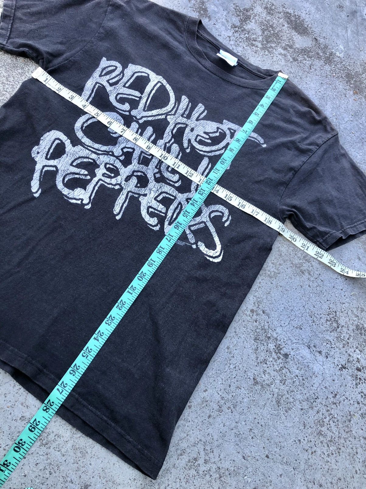 Band Tees × Vintage RED HOT CHILI PEPPERS FADED BLACK TEES Size US M / EU 48-50 / 2 - 6 Thumbnail