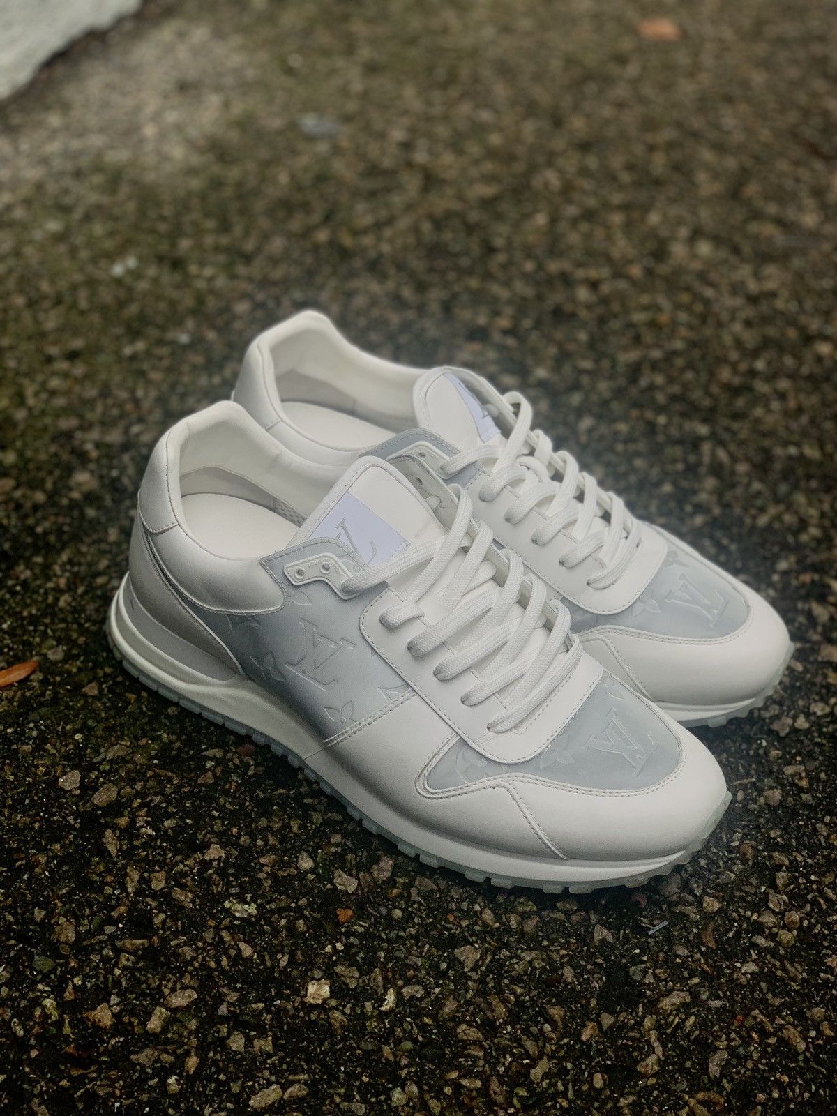 Louis Vuitton sneakers LV8.5/US9.5 Run Away White Silver