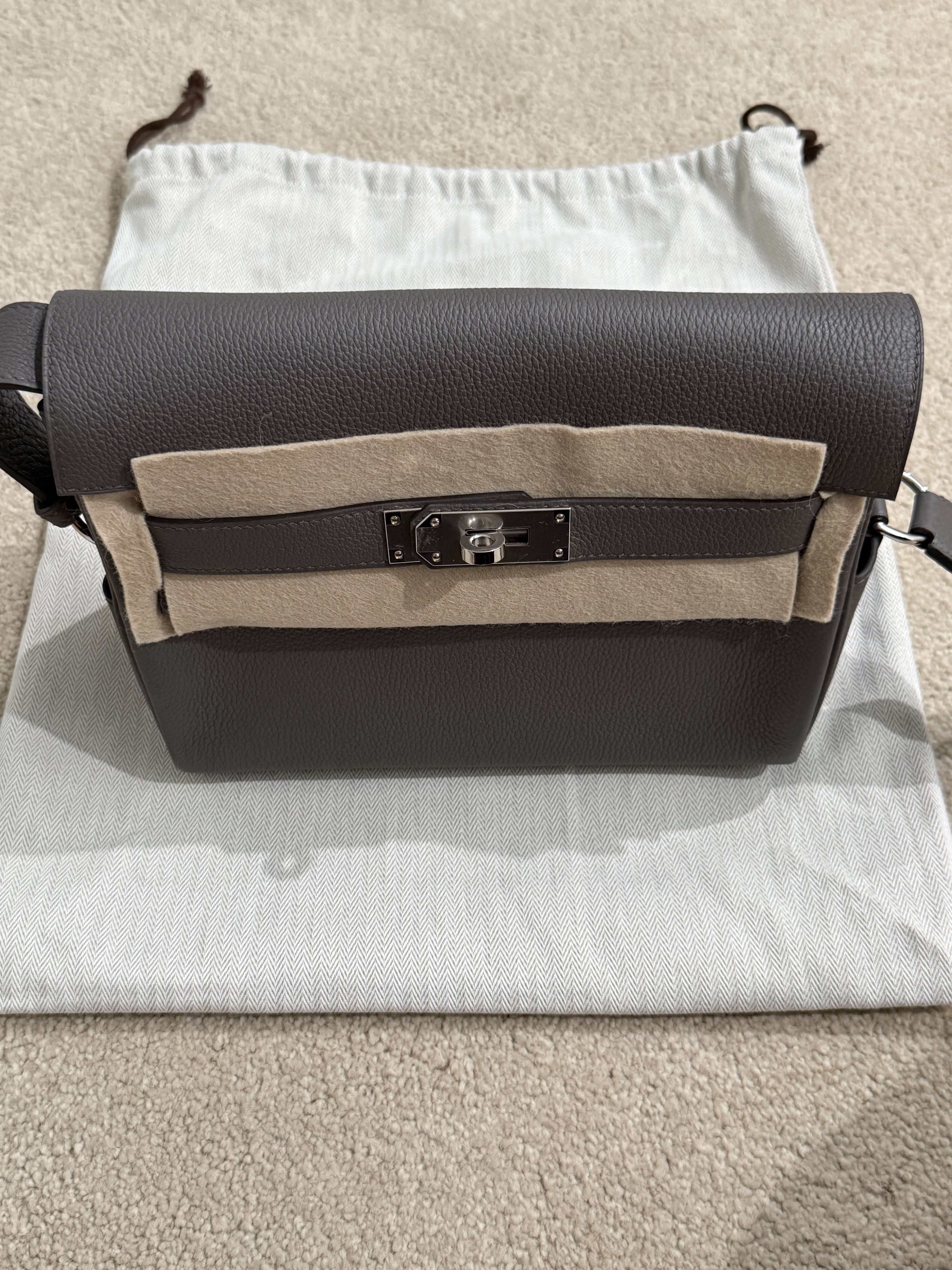 Hermes 2026 Brand New Grey Rare Hermès Kelly Messenger Bag PM Size ONE SIZE - 2 Thumbnail