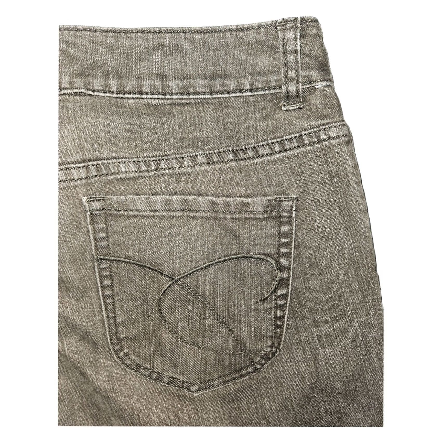 Vintage Chico's Platinum Jeans Women's 0.5 Short Slim Leg Traditional Fit Gray Cotton Elasterell Denim 5-Pocket Zipper Button Stretch Jeans Womens Size 25" / US 0 / IT 36 - 8 Thumbnail