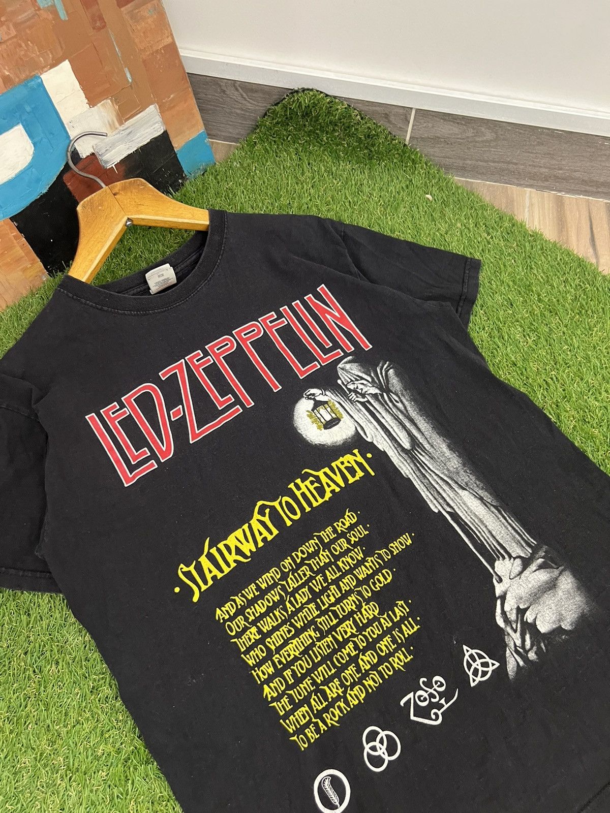 Band Tees Led Zeppelin IV Stairway To Heaven Jimmy Page T-shirt Size US M / EU 48-50 / 2 - 4 Thumbnail