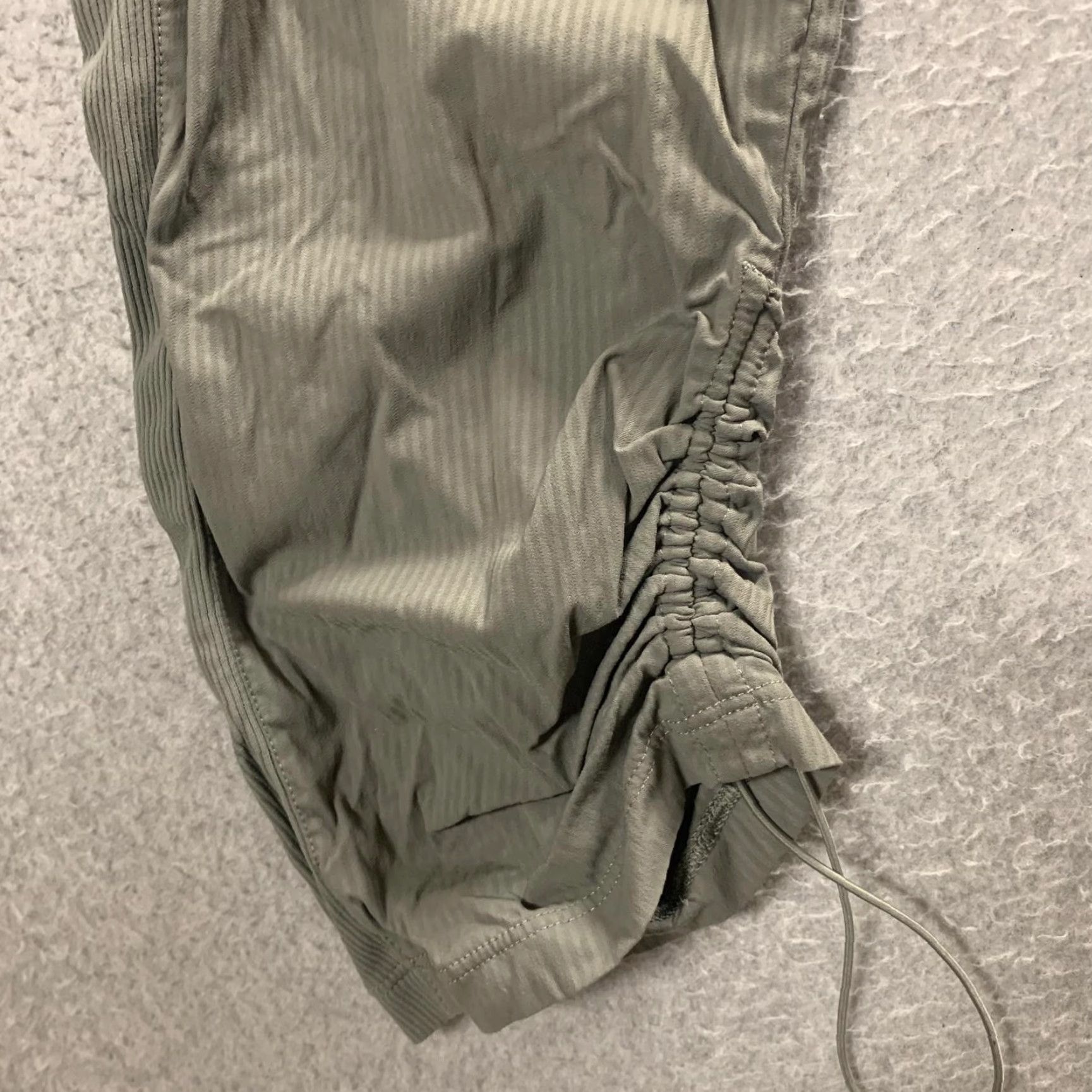 Lululemon Lululemon Women's Jogger Pants Size 2 Olive Green Parachute Drawstring Hem Shirts Pants? Size 26" / US 2 / IT 38 - 3 Thumbnail