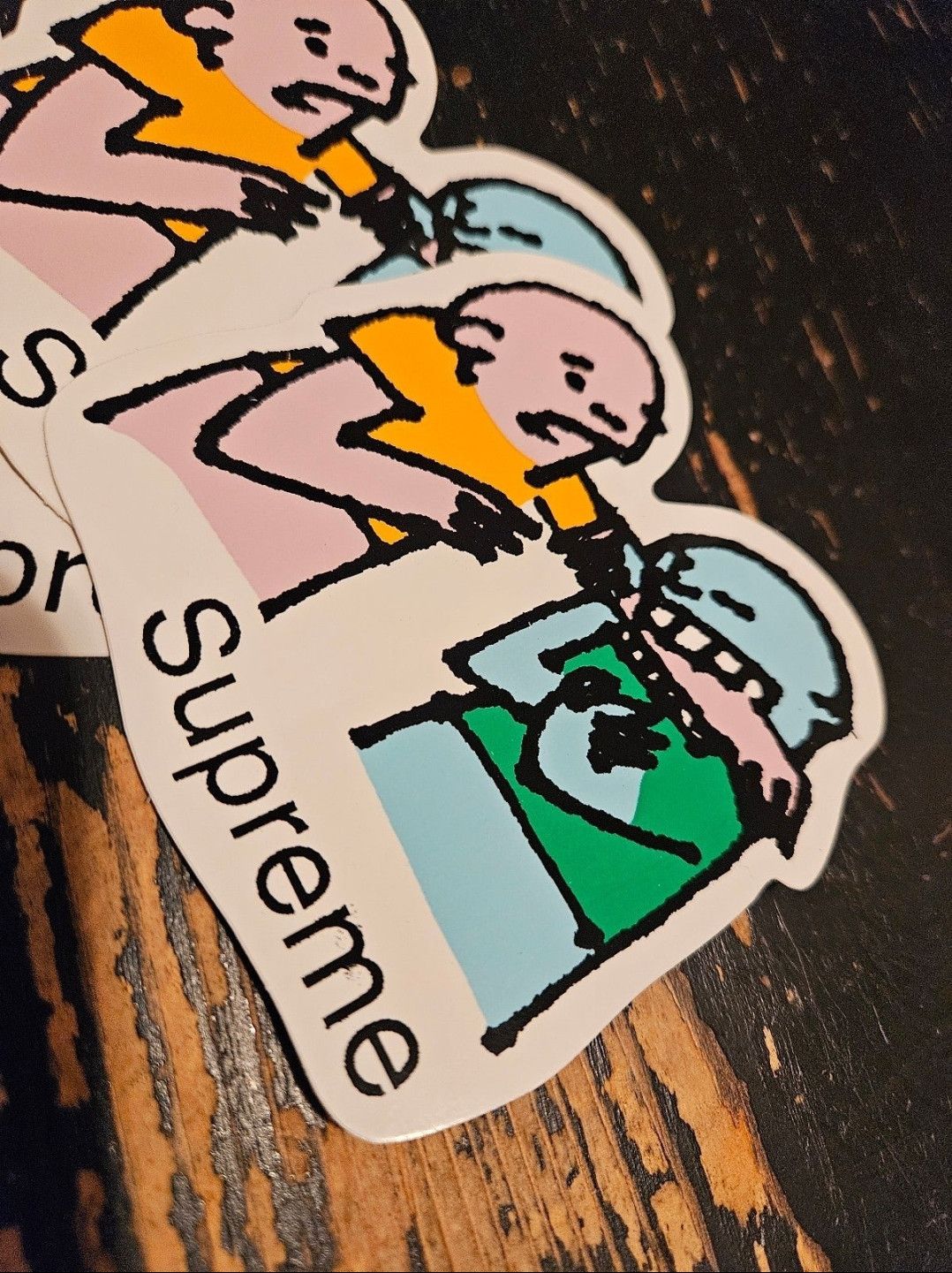 Supreme Supreme Bite Sticker from FW19 + FREE SURPRISE Size ONE SIZE - 2 Thumbnail