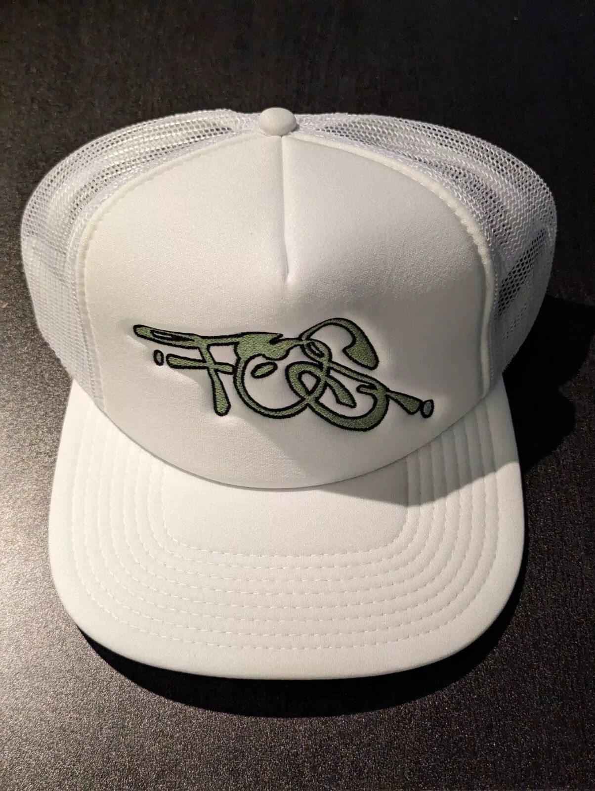 Virgil Abloh Virgil Abloh x Qatar Museum Trucker Snapback Hat White Size ONE SIZE - 3 Thumbnail