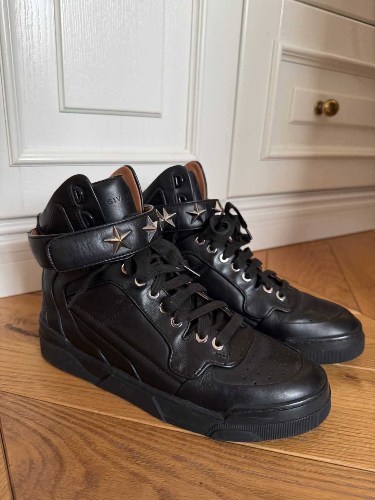 Givenchy tyson stars high top leather sneakers