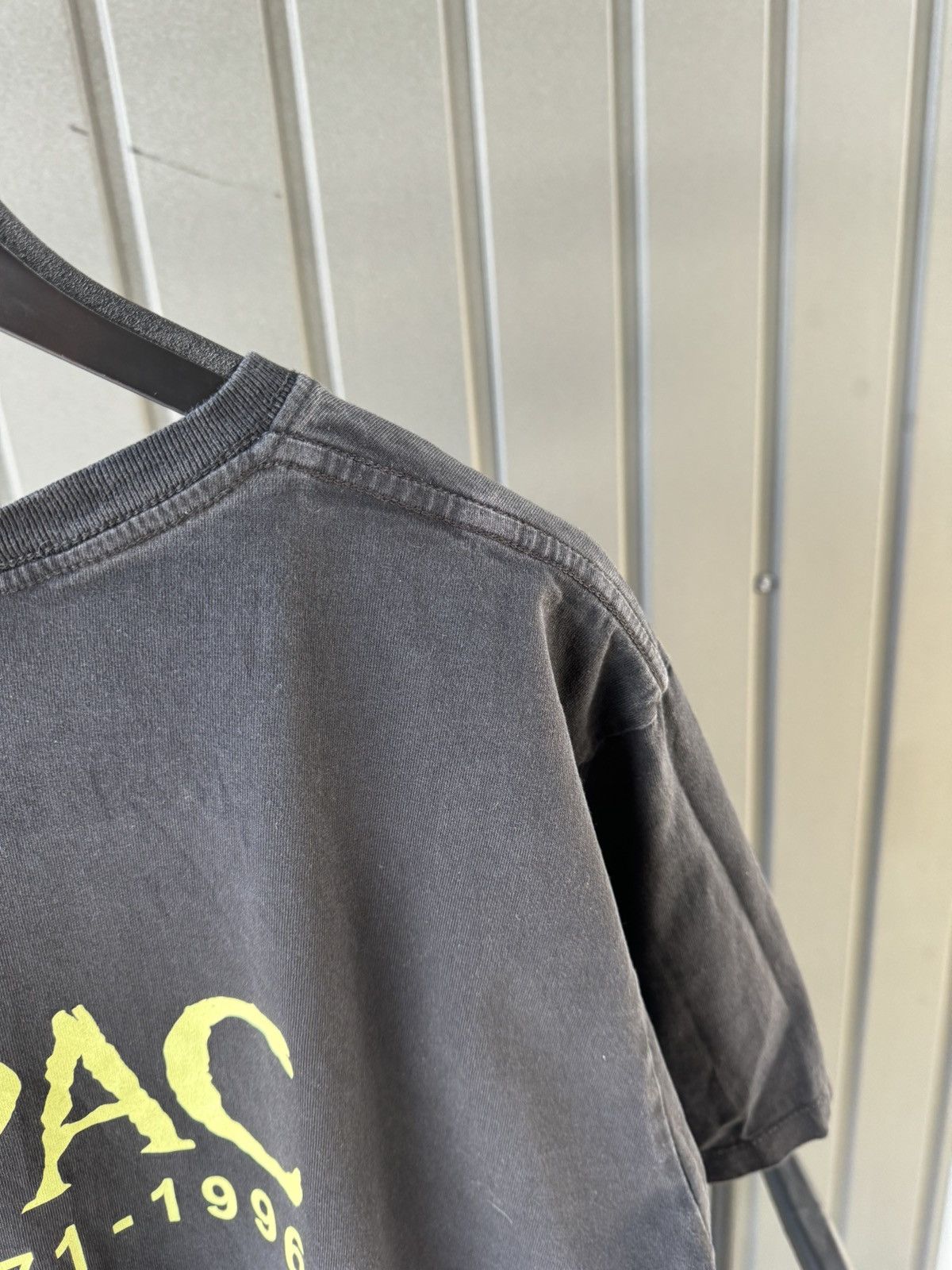 Band Tees × Rap Tees × Vintage Vintage 2 PAC Shakur Marijuana T Shirt Rap tee Size US XL / EU 56 / 4 - 14 Thumbnail