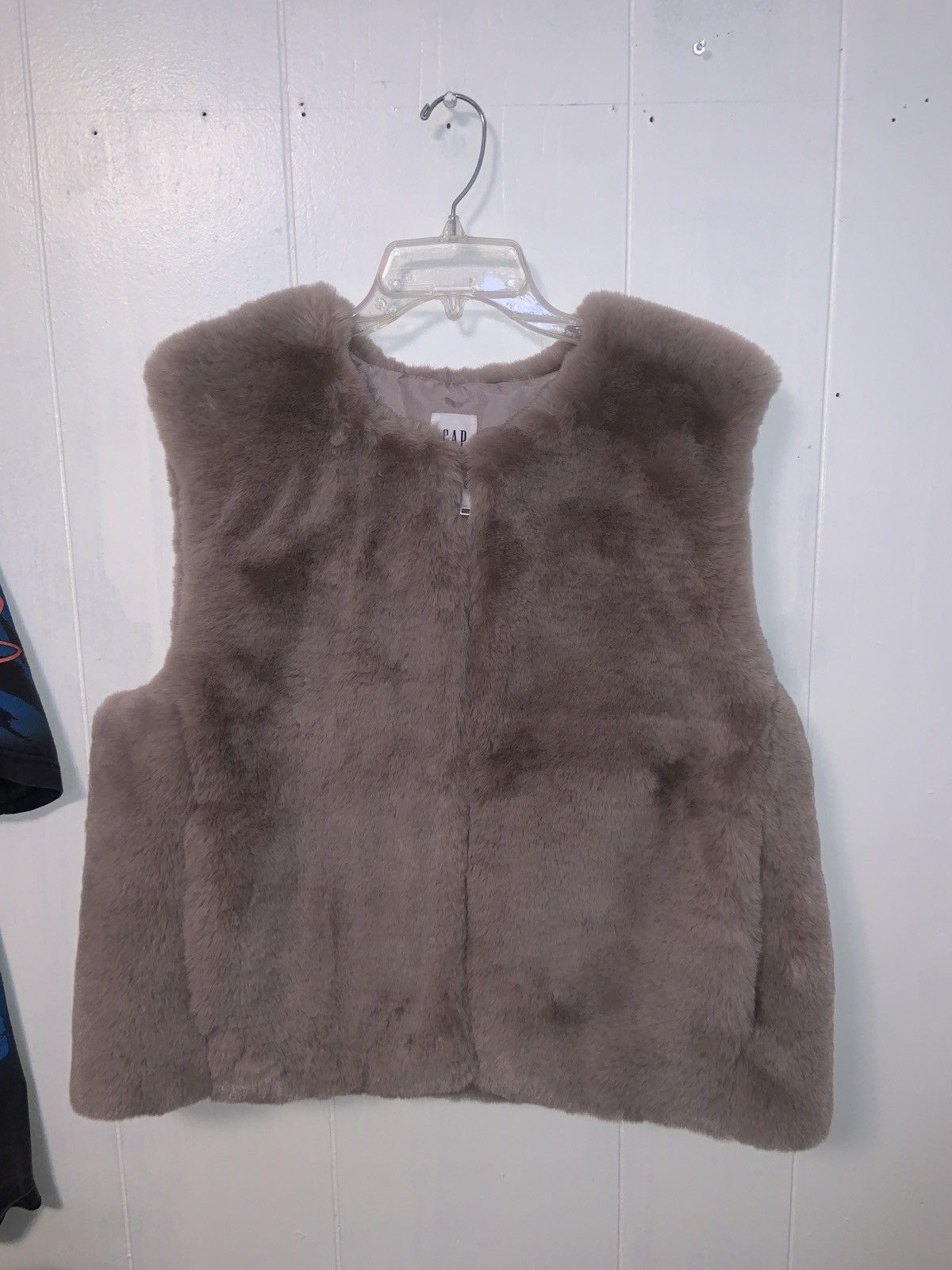 Gap Womens - 100% Recycled Faux-Fur Vest - Size Large Size L / US 10 / IT 46 - 4 Thumbnail
