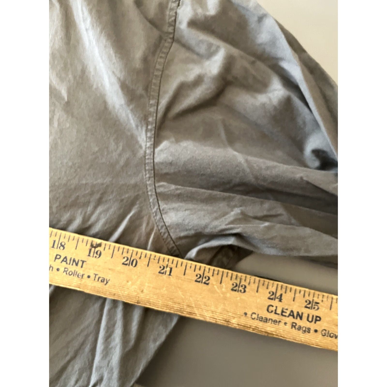 Banana Republic VINTAGE Banana Republic Mens Gray Solid Reg Fit Button Shirt Medium Y2K Solid Size US M / EU 48-50 / 2 - 5 Thumbnail