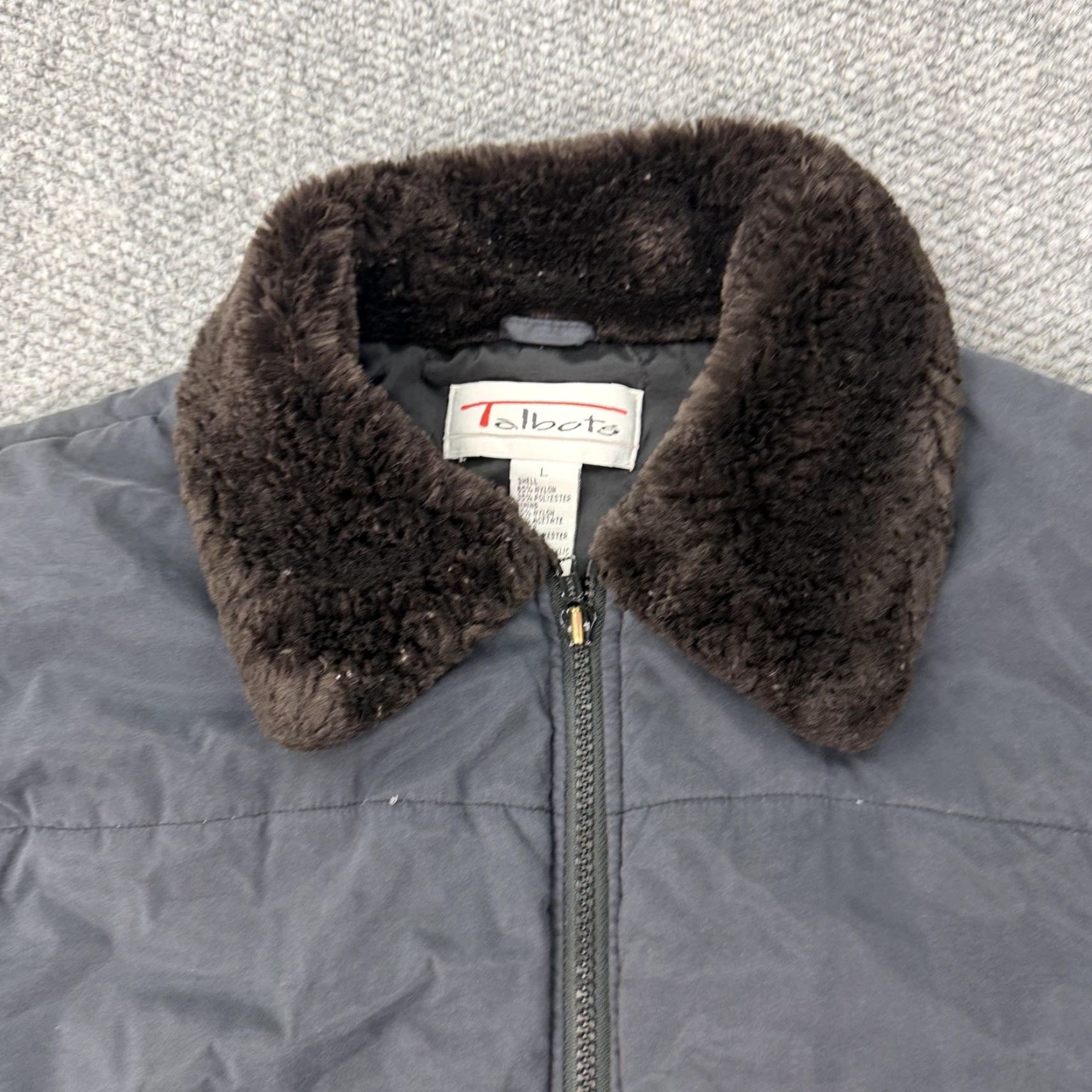 Talbots VINTAGE Talbots Jacket Womens Large Gray Quilted Puffer Faux Fur Collar Zip Pockets Size L / US 10 / IT 46 - 2 Thumbnail