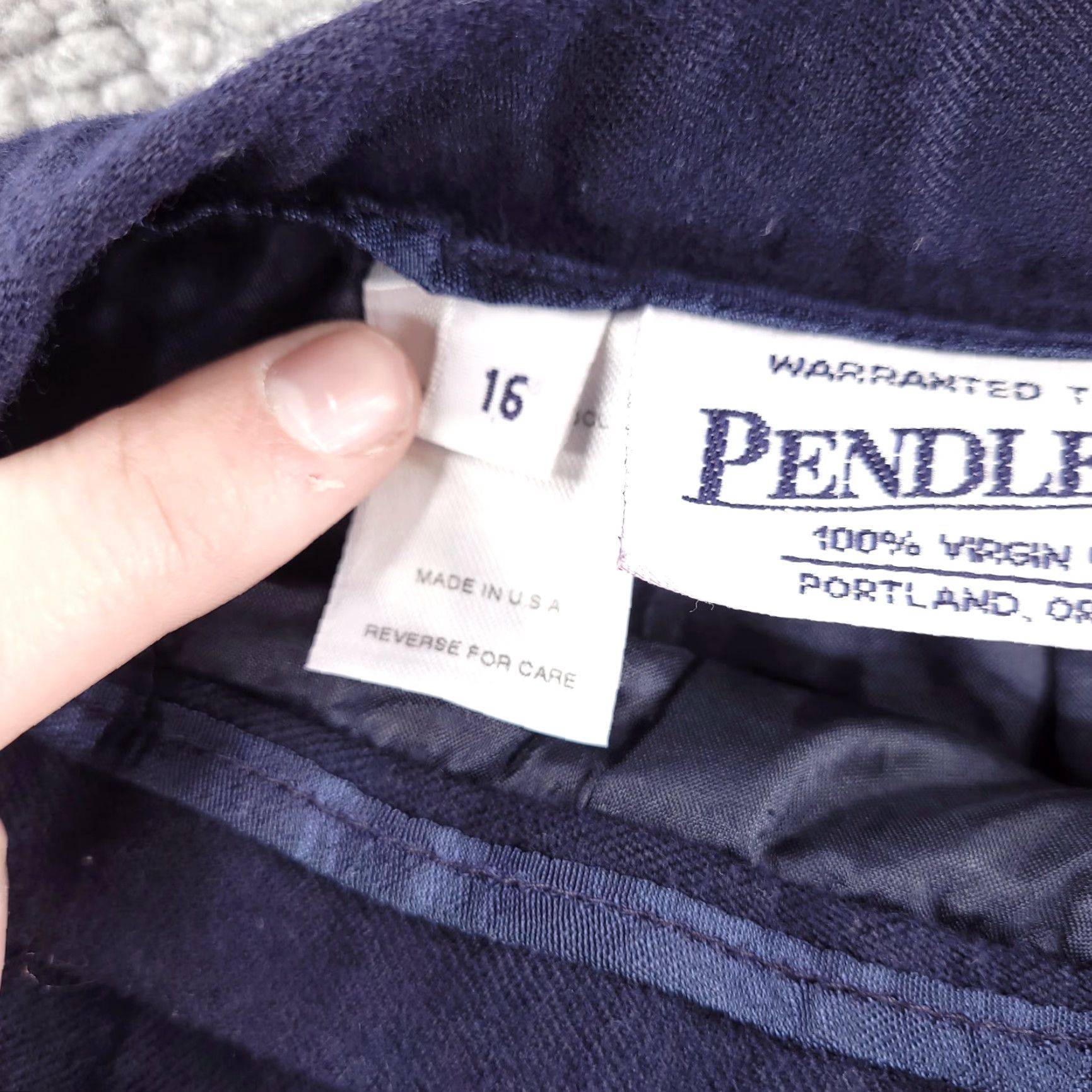 Pendleton Pendleton Navy Blue Wool Pencil Skirt Women's Large Knee Length USA Made Pencil Skirt Womens Wool Pendleton Navy Blue 90s USA Theme Size 36" / US 14 / IT 50 - 4 Thumbnail