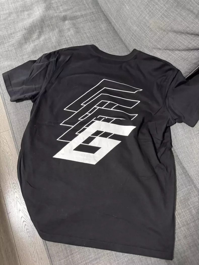 Givenchy Givenchy Men's T-Shirt, Size S, Fits Size 16 Size US S / EU 44-46 / 1 - 5 Thumbnail
