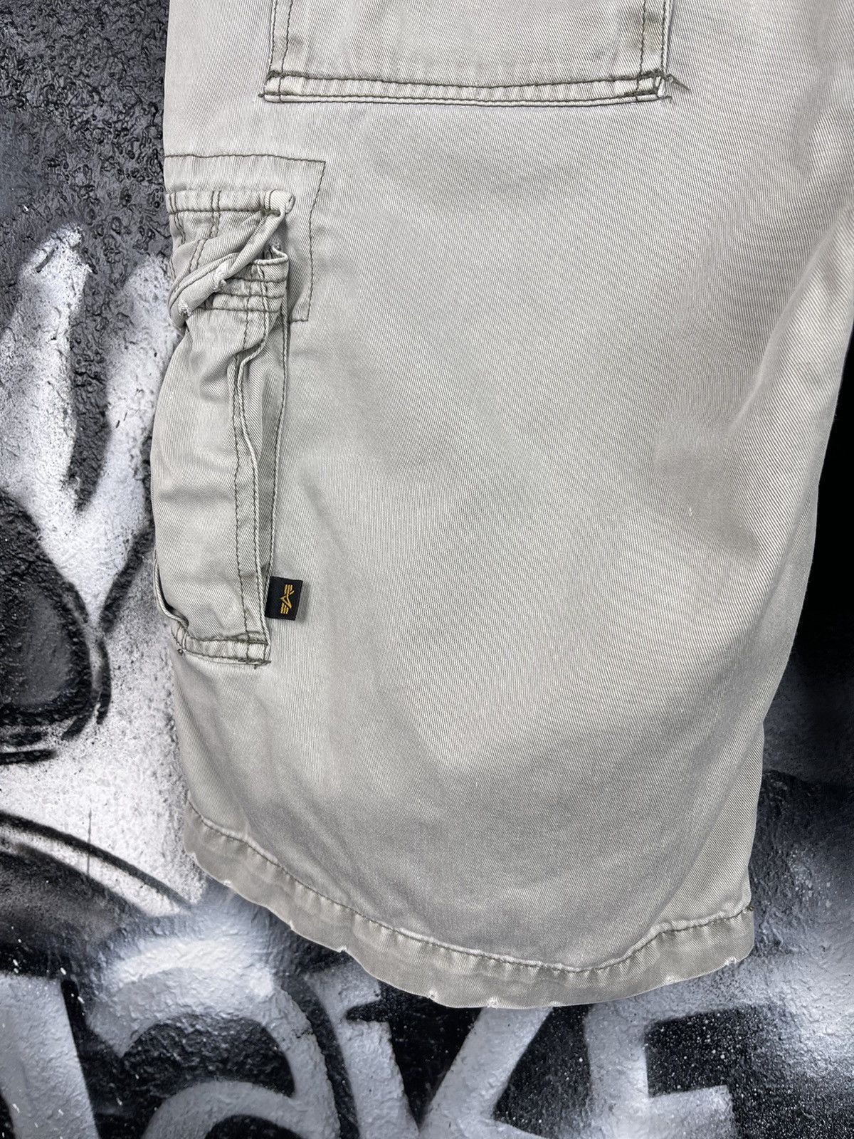 Alpha Industries Alpha Industries Vintage Grey Cotton Cargo Shorts Men’s Size Medium Size US 32 / EU 48 - 12 Thumbnail