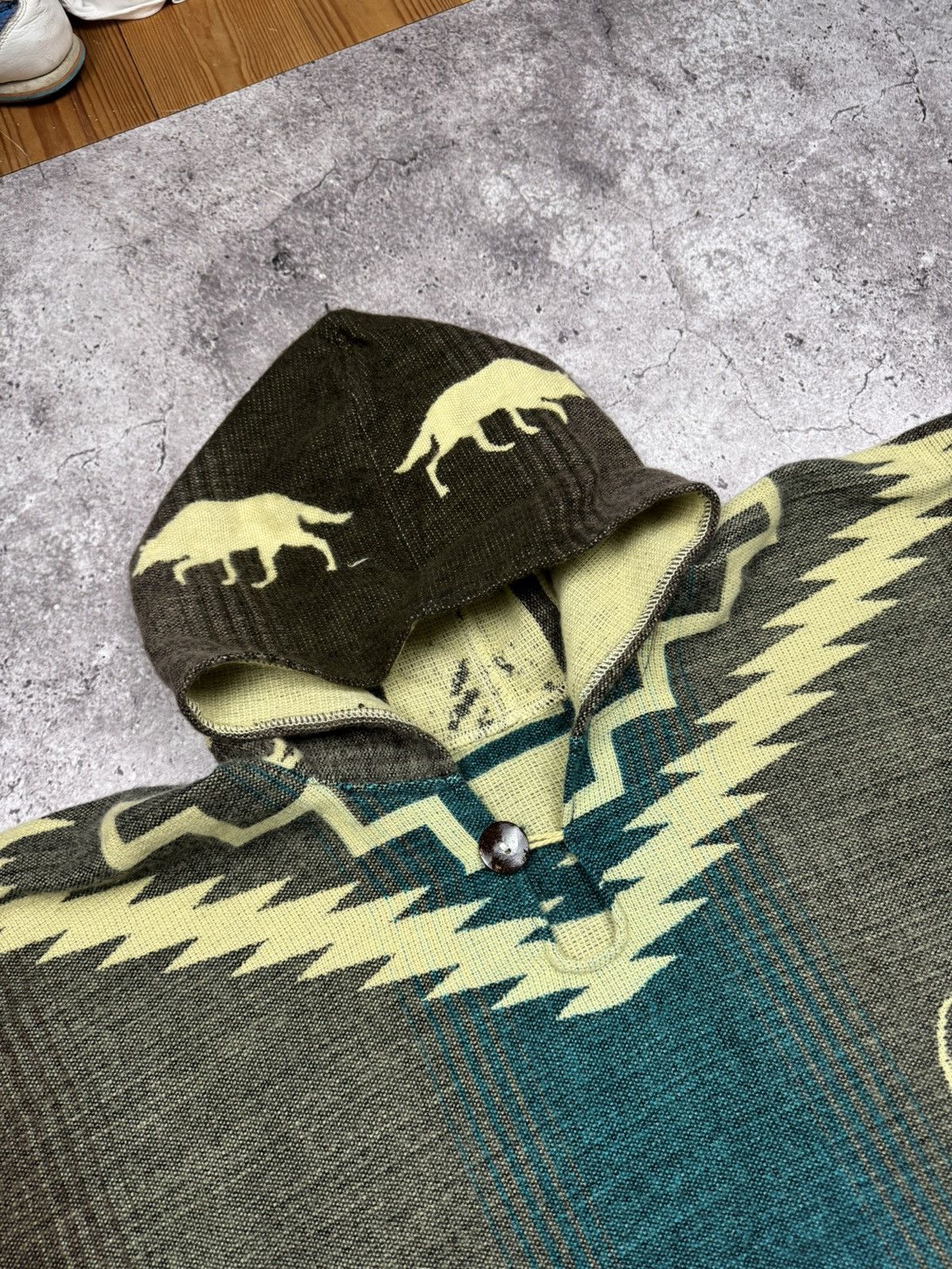 Japanese Brand 🇯🇵OVERPRINTED WOLF FREE SIZE SLEEVE LESS WOLF PONCHOS HOODIES Size US XL / EU 56 / 4 - 7 Thumbnail
