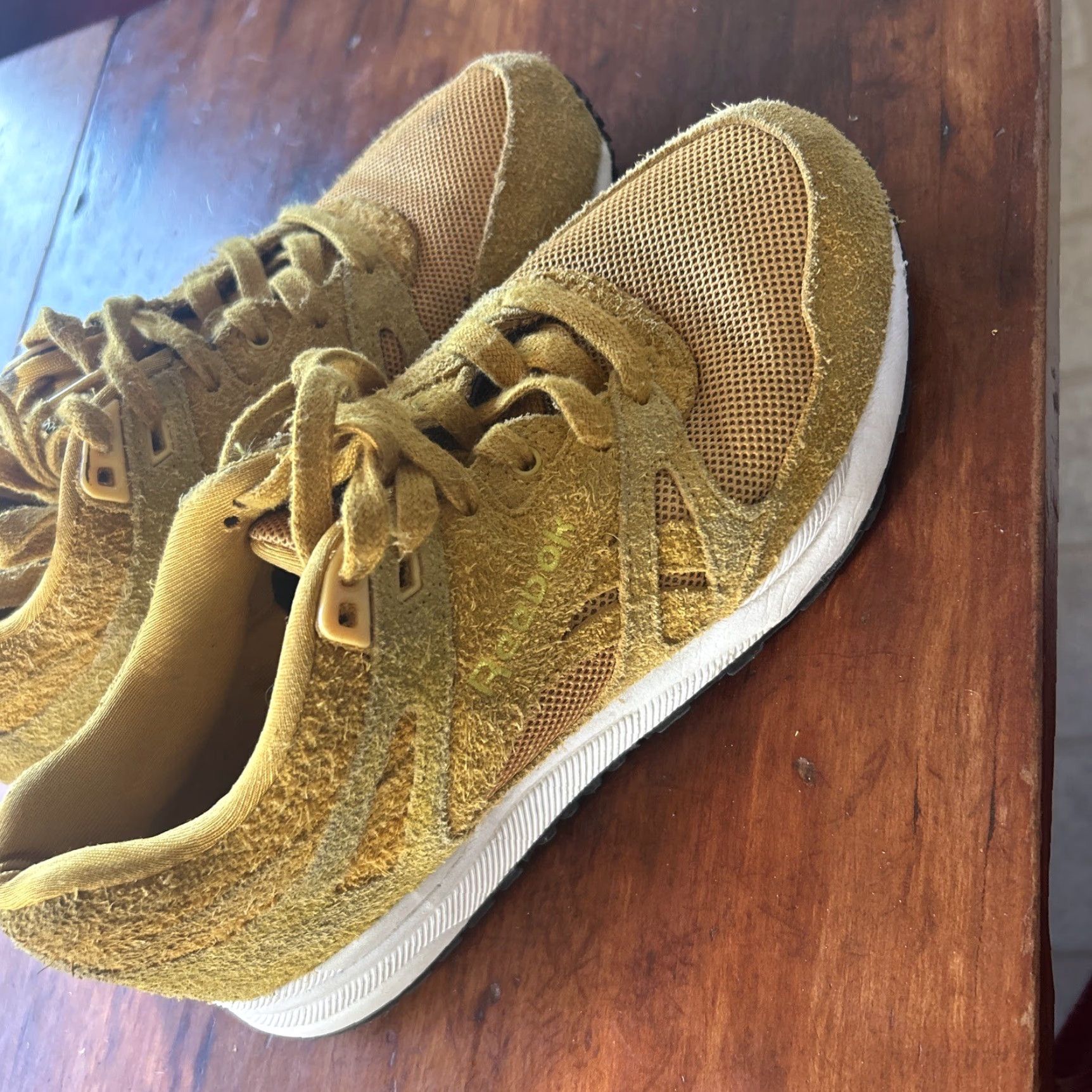 Reebok VINTAGE Reebok Classic Women Suede Hexalite Gold Sneaker 4.5 Hip Hop Women Size US 5 / IT 35 - 2 Thumbnail