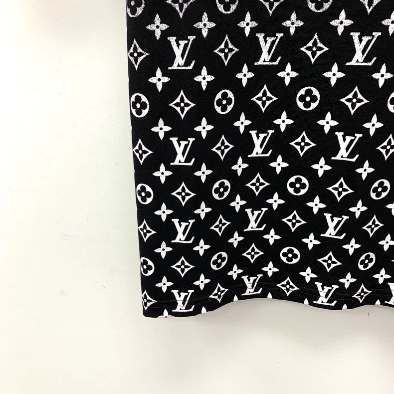 Louis Vuitton Louis Vuitton Black logo, full print, cotton, crewneck, sh Size US M / EU 48-50 / 2 - 4 Thumbnail