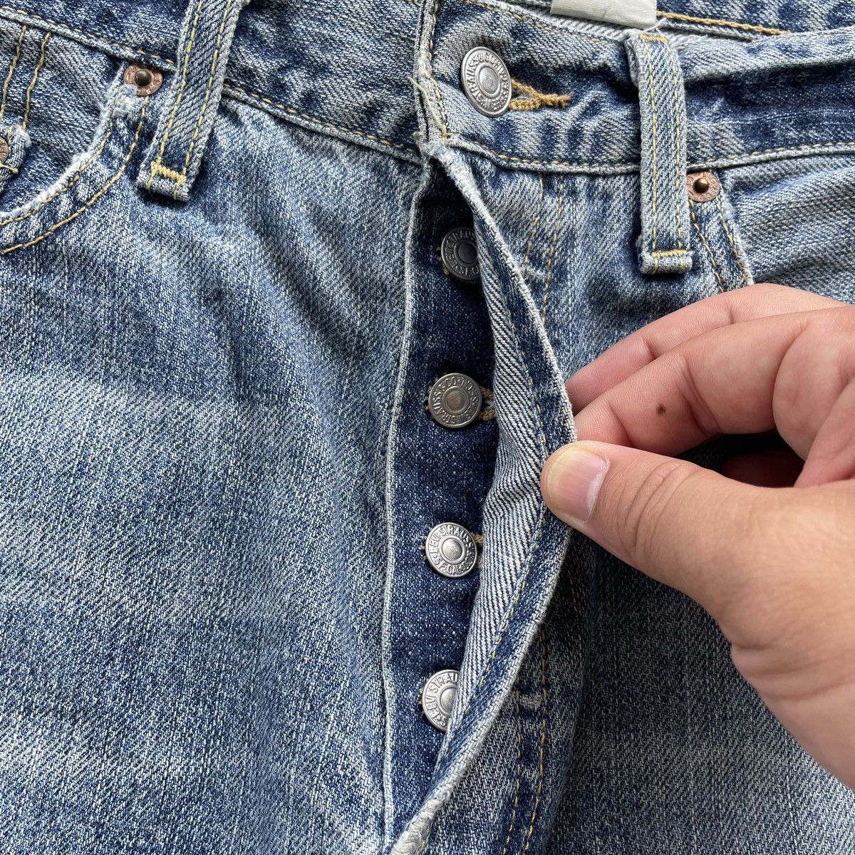 Jean × Levi's × Vintage Vintage Levi’s Fly Button Denim Jeans Pants Faded W32 Size US 32 / EU 48 - 7 Thumbnail