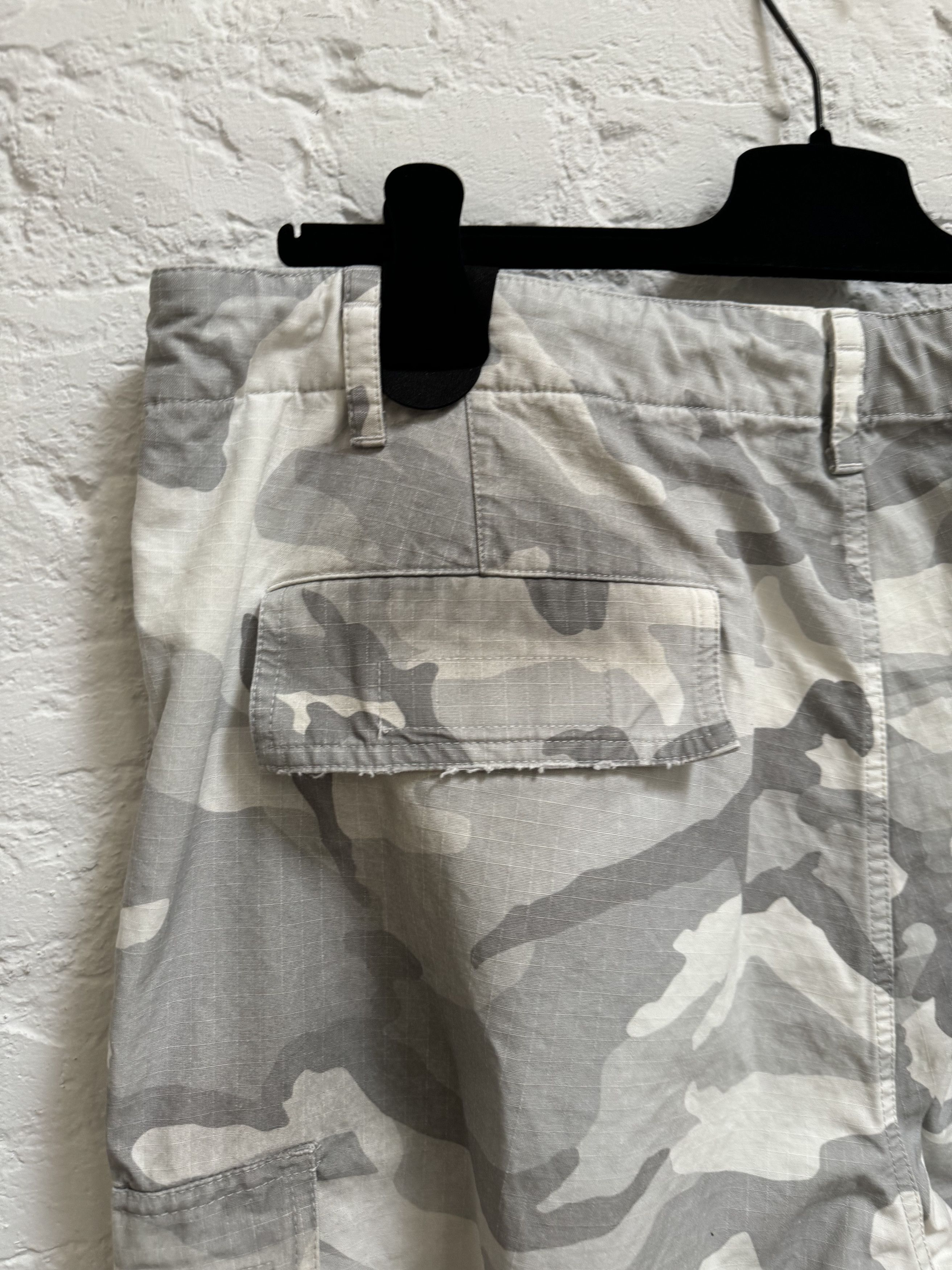 Balenciaga 2000$ Balenciaga Men's Camo Cargo Shorts Light Grey Size US 36 / EU 52 - 6 Thumbnail