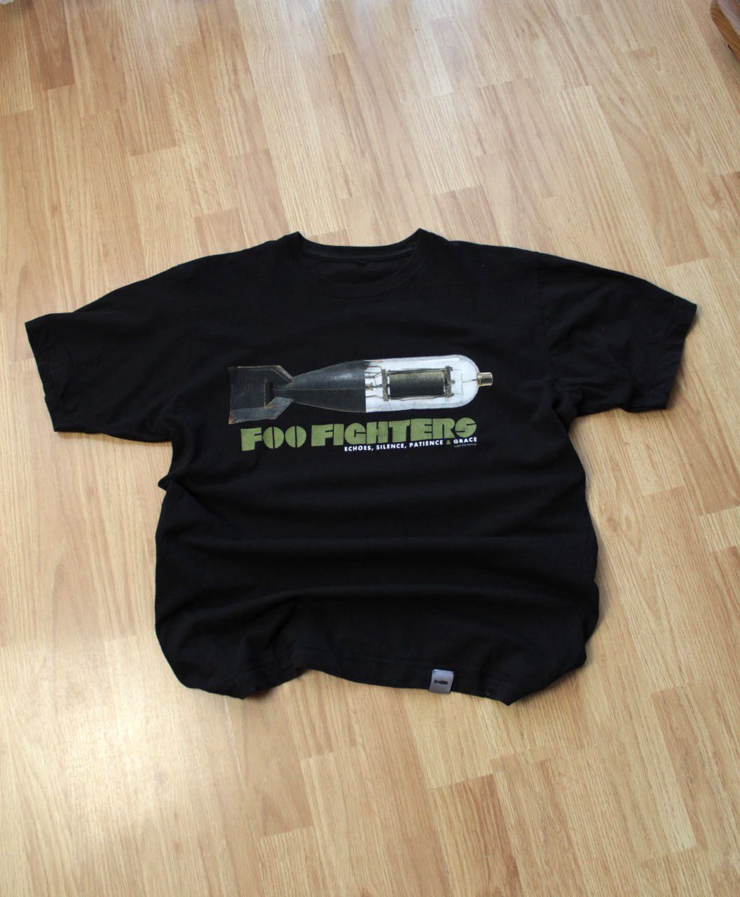 Band Tees 🔥 Foo Fighters 2007 Europe Tour Vintage Band T Shirt Tee Size US L / EU 52-54 / 3 - 1 Thumbnail