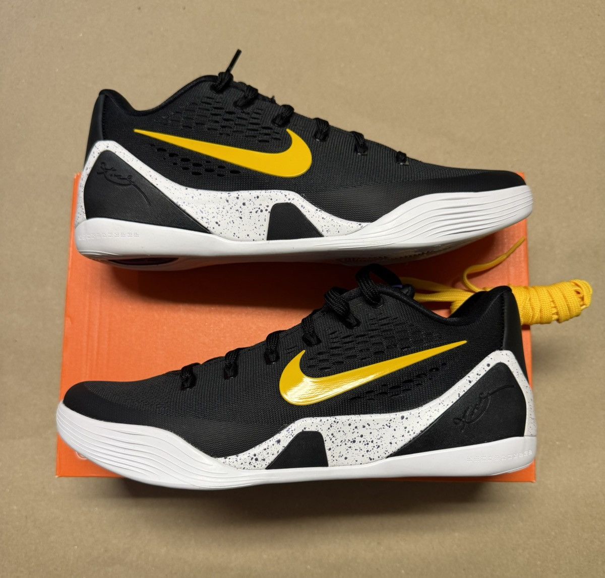 Nike Nike Zoom Kobe 9 EM Protro TB Lakers Away Men’s size 10.5! Size US 10.5 / EU 43-44 - 1 Thumbnail
