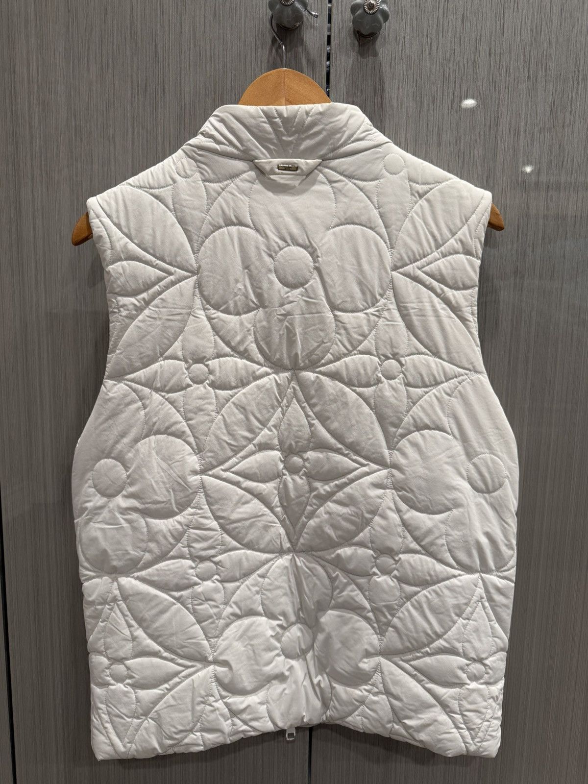 Louis Vuitton Louis Vuitton White Flower Monogram Vest Size US M / EU 48-50 / 2 - 2 Thumbnail