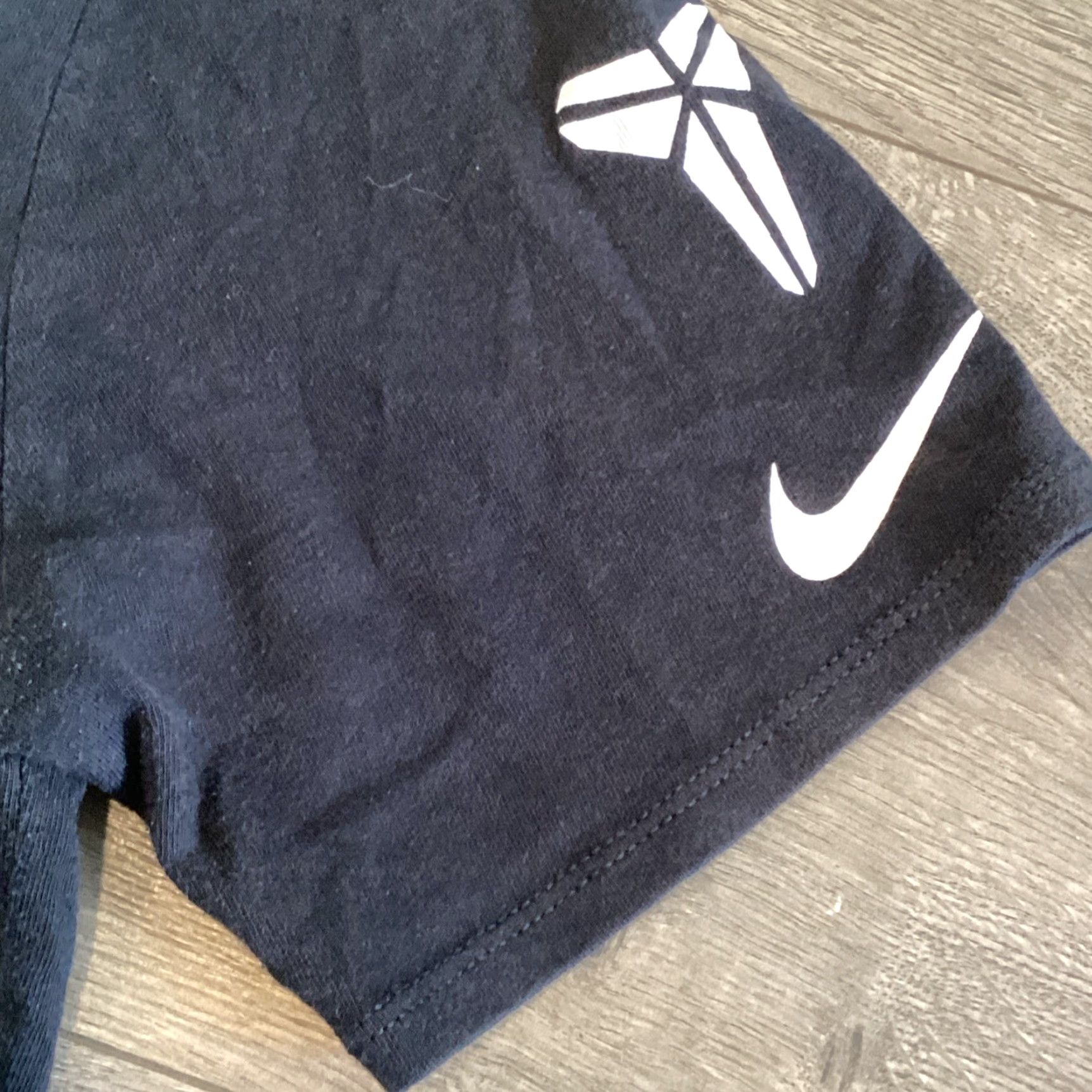 Nike NIKE KOBE BRYANT LAKERS 5x CHAMPION RETIREMENT T-SHIRT Adult Medium Black/Yellow Sports Mens Size US M / EU 48-50 / 2 - 4 Thumbnail