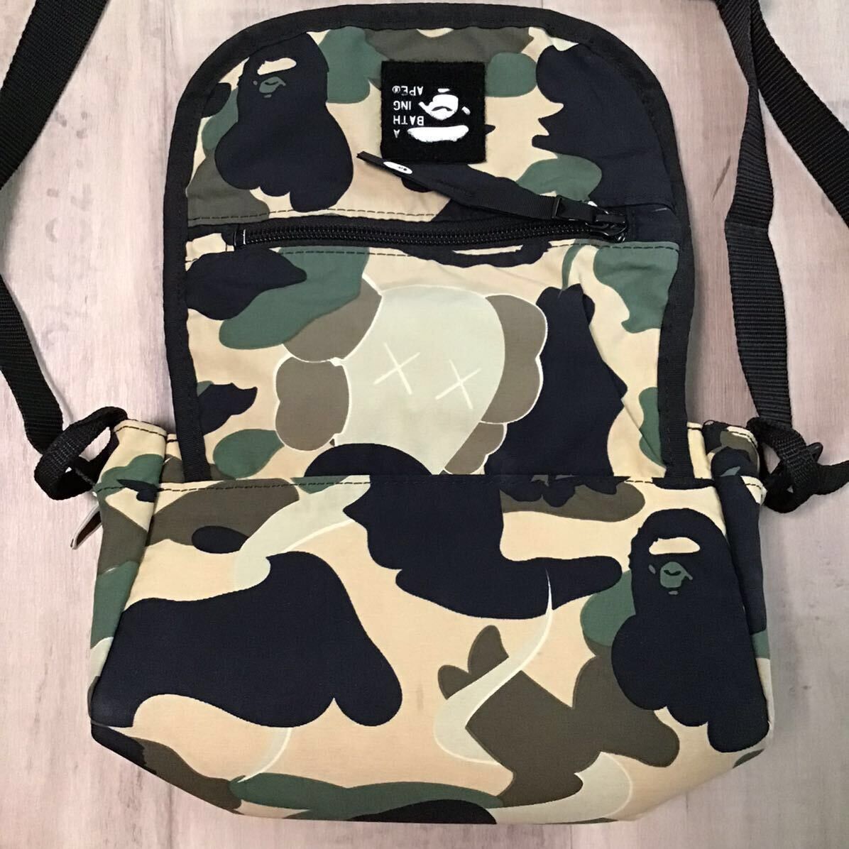 Bape × Kaws × Nigo KAWS × BAPE camo bendy shoulder bag a bathing ape NIGO Size ONE SIZE - 5 Thumbnail