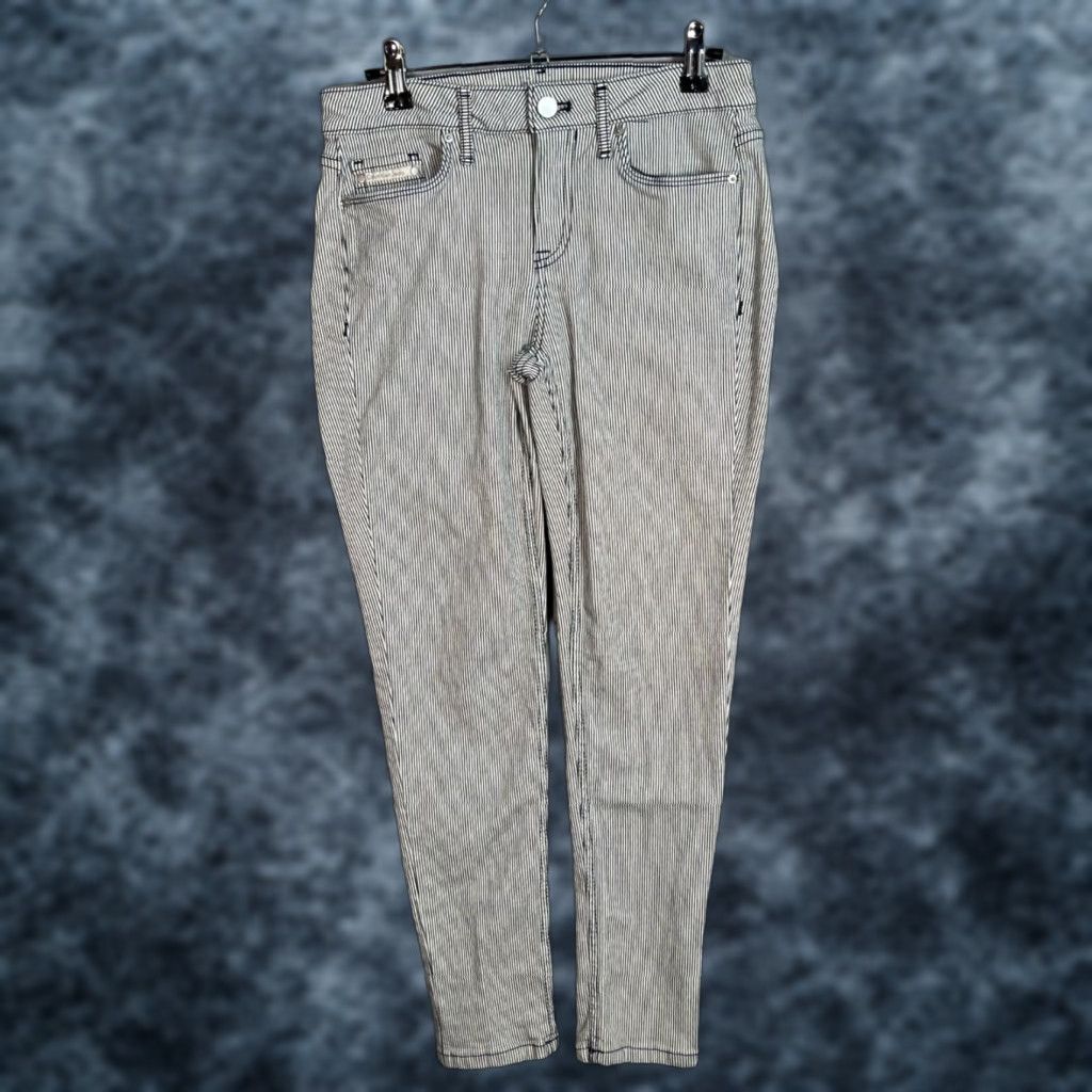 Calvin Klein Calvin Klein Womens Jeans Slim Fit Midthin Denim Stretch Pinstripe Skinny 28x27 White 28 Regular Cotton Blend Womens Jeans 90s Inspired? Size 28" / US 6 / IT 42 - 1 Thumbnail