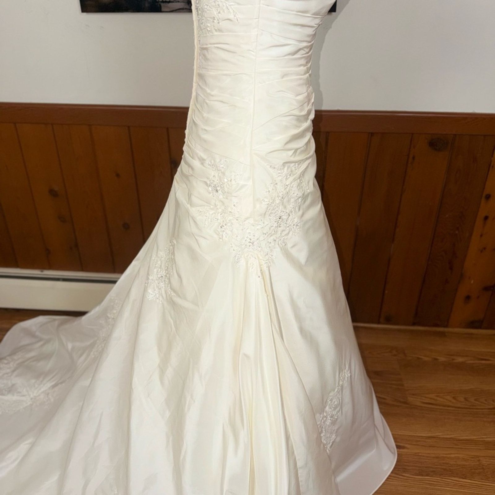 Other Stunning New Private Collection Taffeta Wedding Gown Size L / US 10 / IT 46 - 5 Thumbnail
