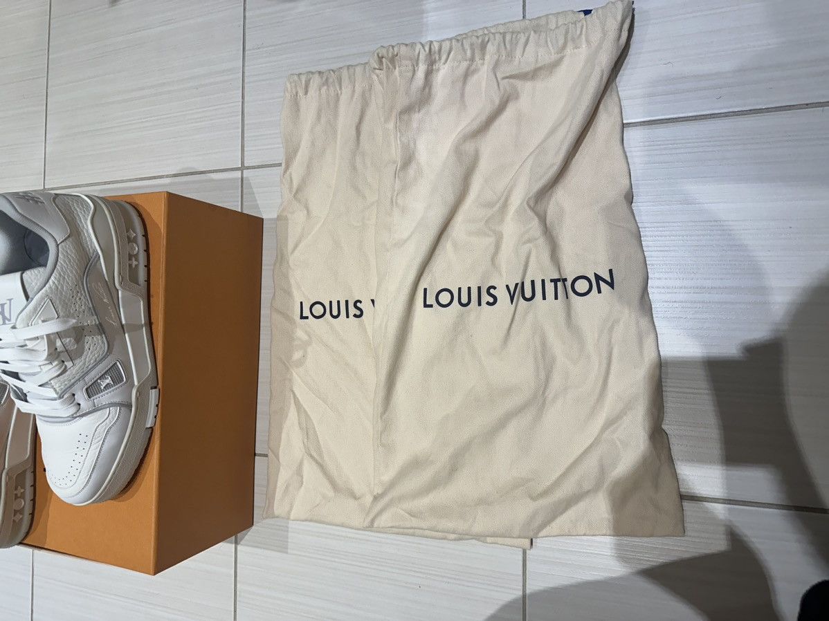 Louis Vuitton Louis Vuitton White & Grey ‘LV Sneaker’ Size US 7 / EU 40 - 4 Thumbnail