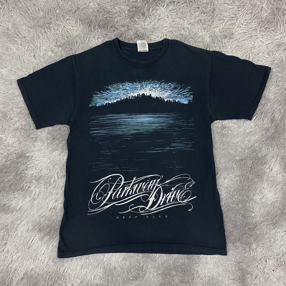 Band Tees × Fruit Of The Loom × Vintage Metalcore band parkway drive deep blue album Size US M / EU 48-50 / 2 - 1 Thumbnail