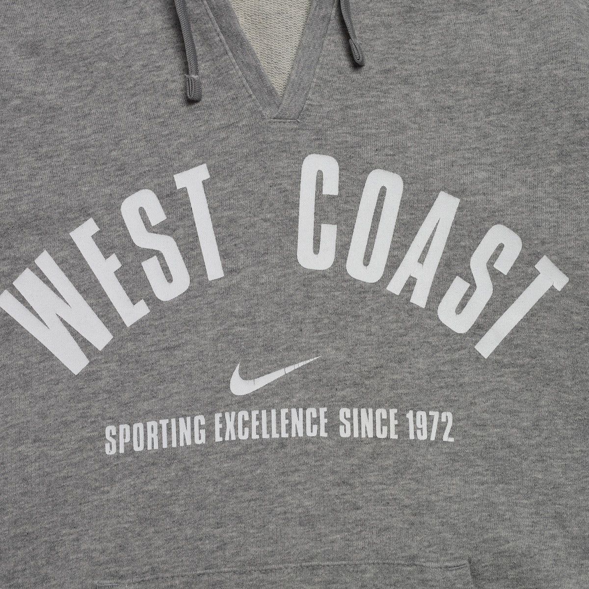 Nike Vintage Nike Center Logo Hoodie West Coast Swoosh Size US L / EU 52-54 / 3 - 4 Thumbnail
