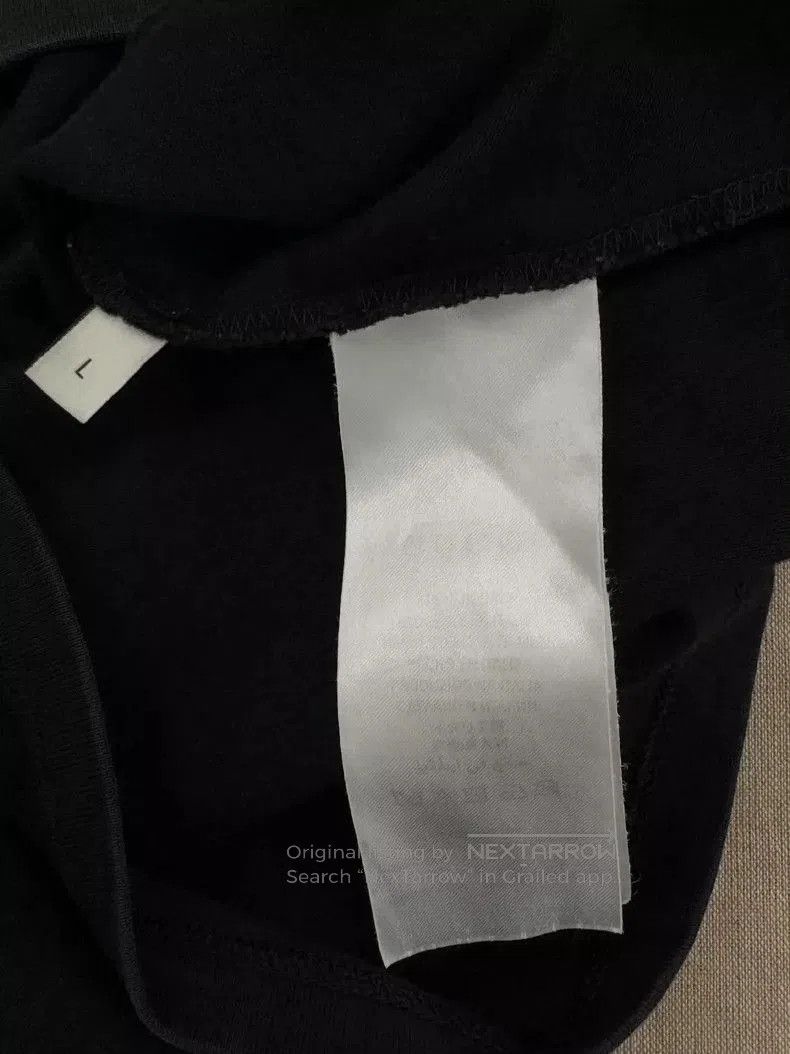 Gucci Gucci Black Strawberry Graphic Short Sleeve T. Size US L / EU 52-54 / 3 - 3 Thumbnail