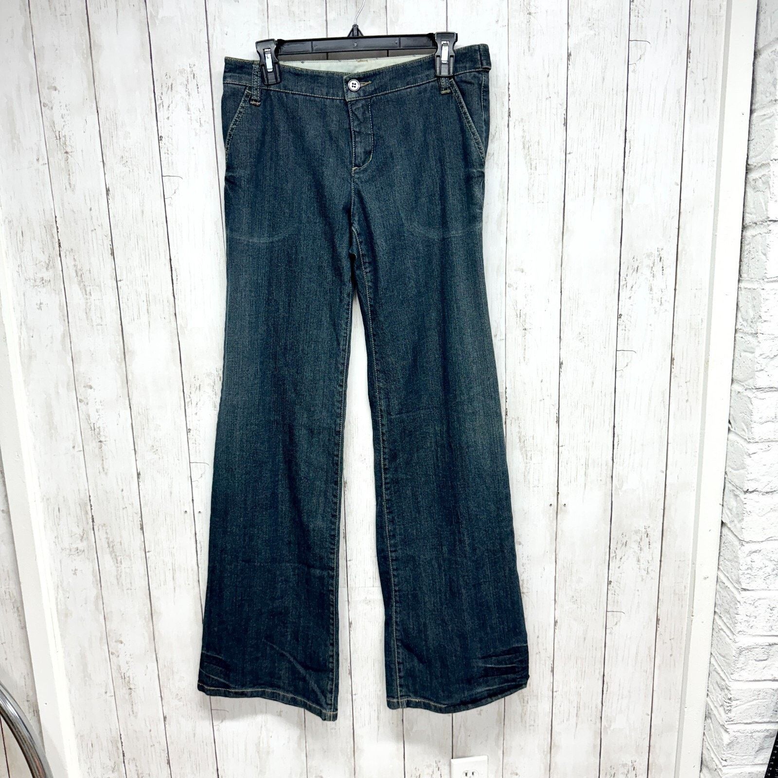 Bcbgmaxazria Y2K BCBG Maxazria Jeans 27 Dark Denim Cotton Relaxed Flare Size 27" / US 4 / IT 40 - 1 Thumbnail