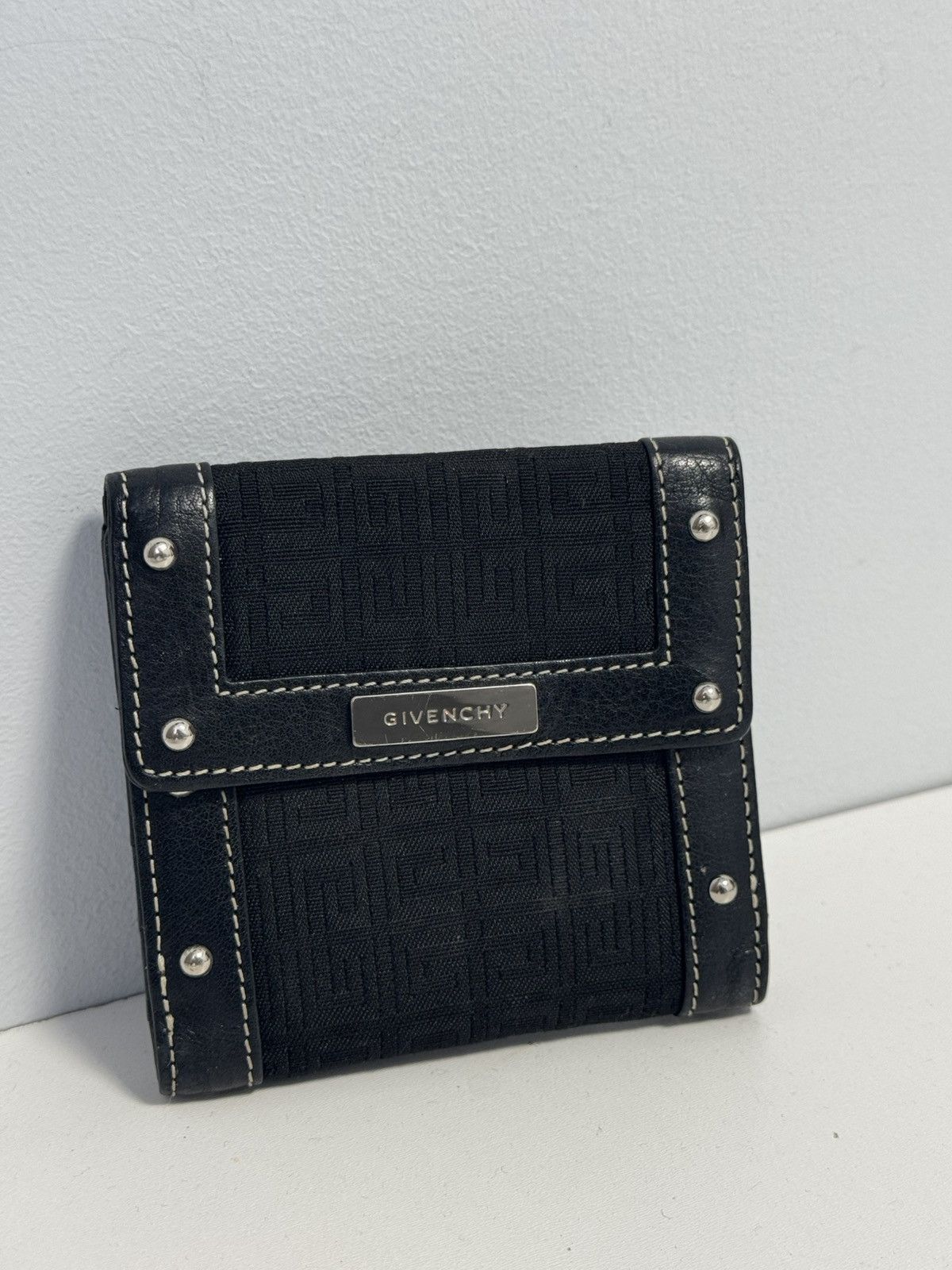 Givenchy Auth Givenchy Vintage Leather Compact Wallet Preowned Black Size ONE SIZE - 2 Thumbnail