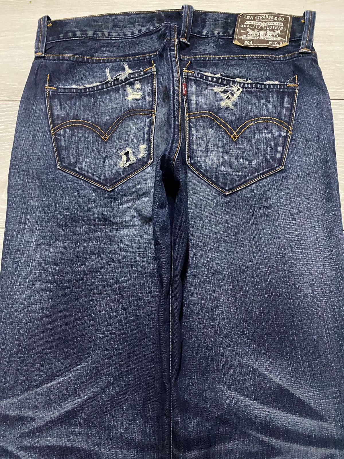 Levi's Vintage Levis 504 Fade Wash Distressed Straight Loose Jeans Size US 32 / EU 48 - 4 Thumbnail