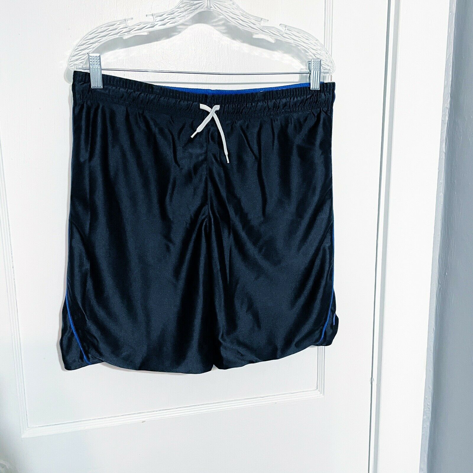 Nike Vintage Nike Basketball Reversible Shorts Size M Blue Black Size US 30 / EU 46 - 3 Thumbnail