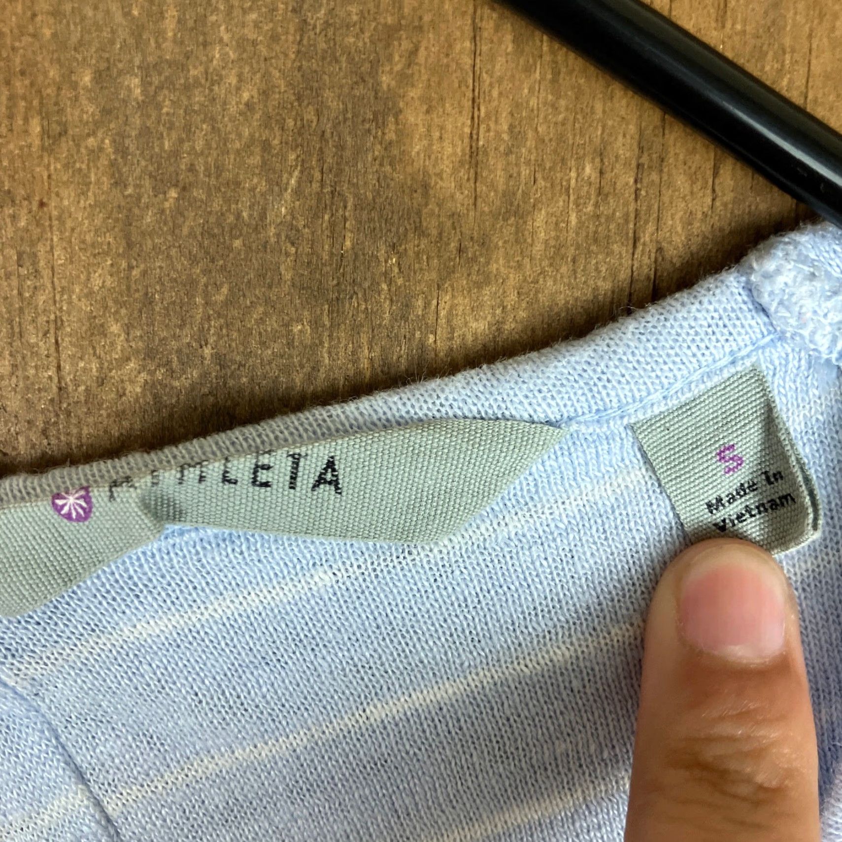 Athleta Athleta Blouse Sleeveless Blue White Stripe 100% Linen Key Hole Tank Small Womens Size S / US 4 / IT 40 - 6 Thumbnail