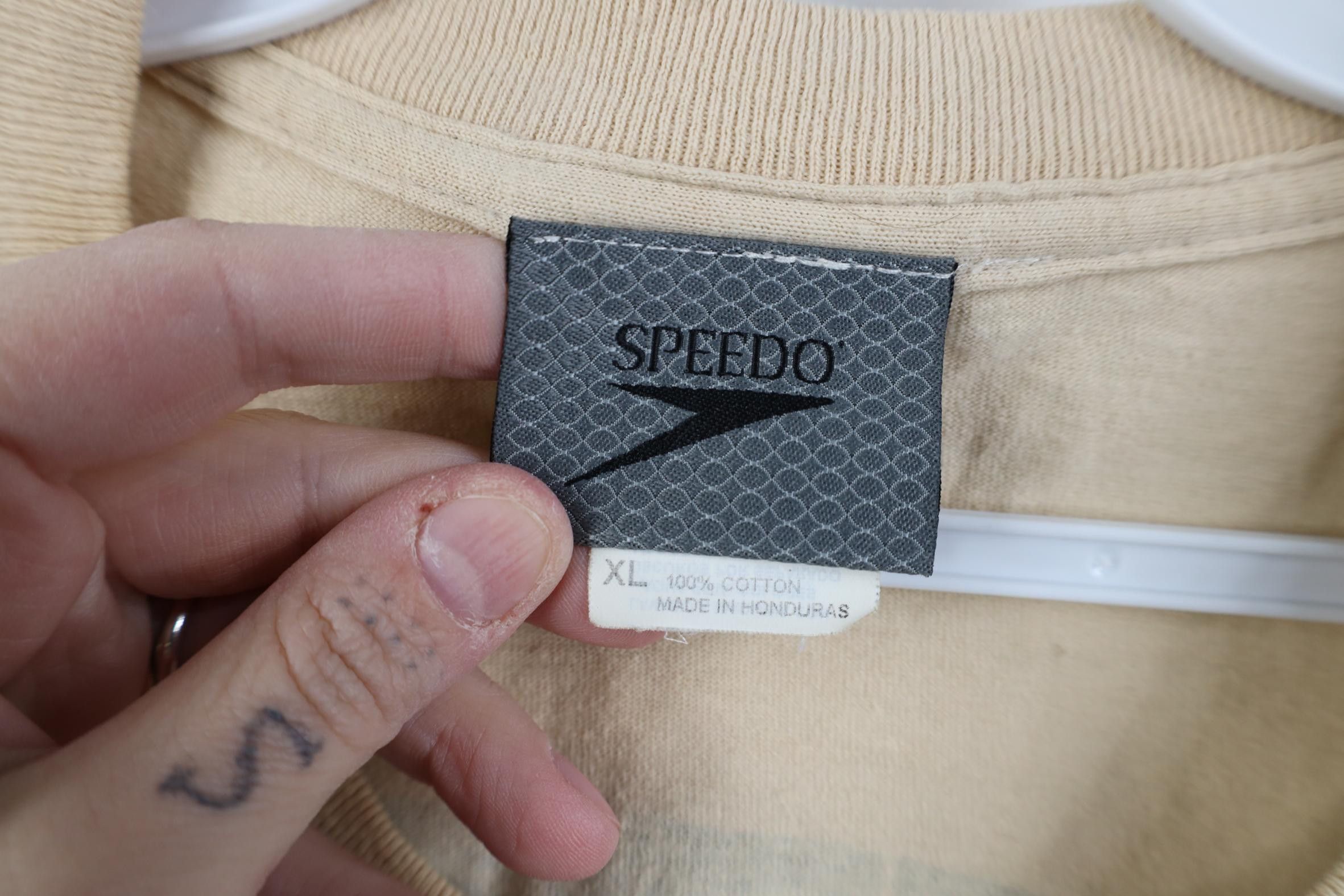 Speedo Vintage Y2K 2004 Speedo Spell Out Beach Island T-Shirt Beige Size US XL / EU 56 / 4 - 8 Thumbnail