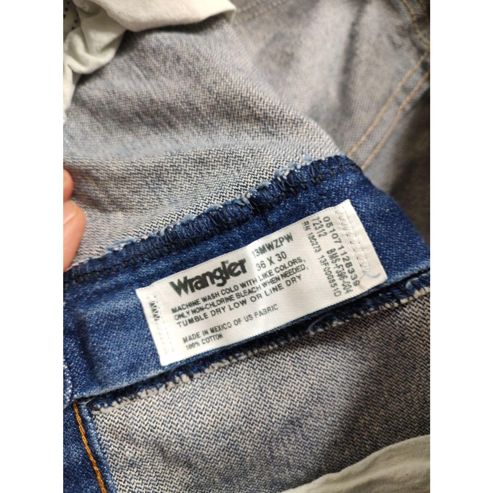Wrangler VINTAGE Wrangler 13MWZ Jeans Cowboy Cut Western Denim Mens 35x30 Blue 5-Pocket Slimming Regular Straight Euro Wash 80s 90s Cowboy Mens Size US 35 - 6 Thumbnail