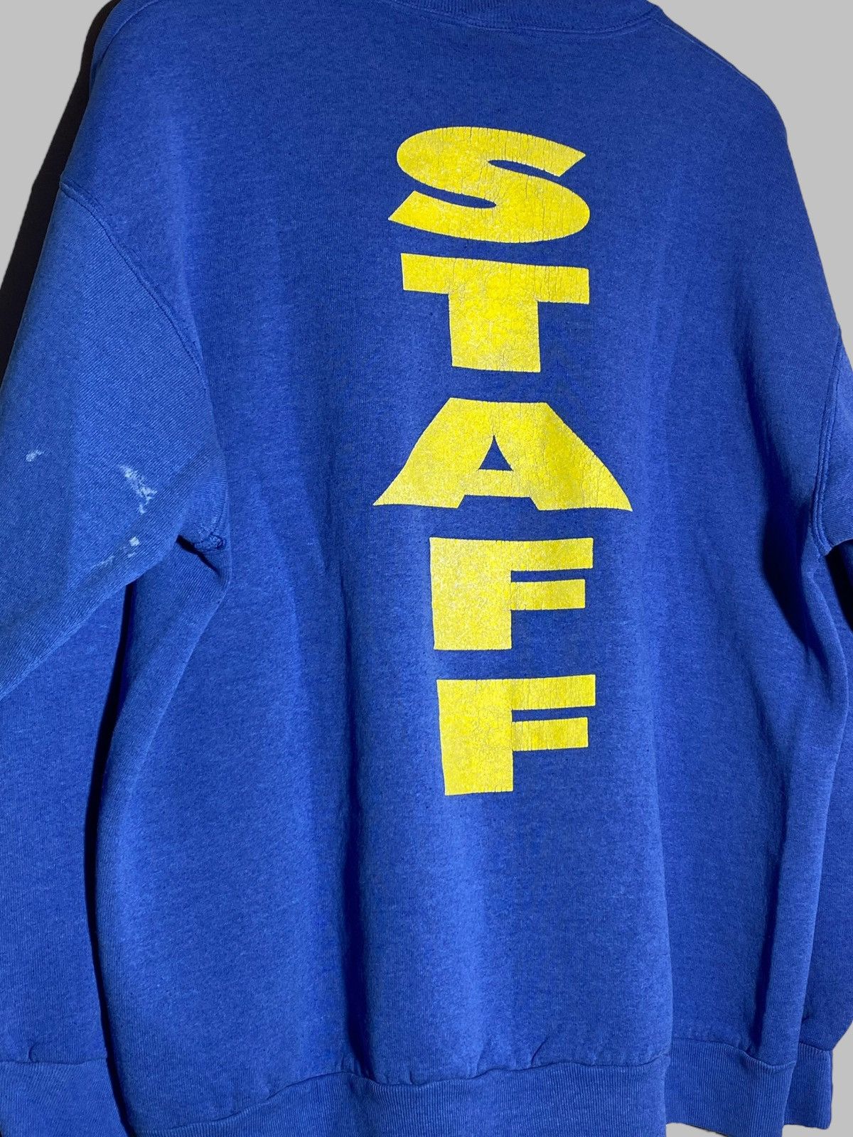 Other Vintage 80s Fosters Staff Distressed Sweatshirt Screen Stars Size US XL / EU 56 / 4 - 14 Thumbnail