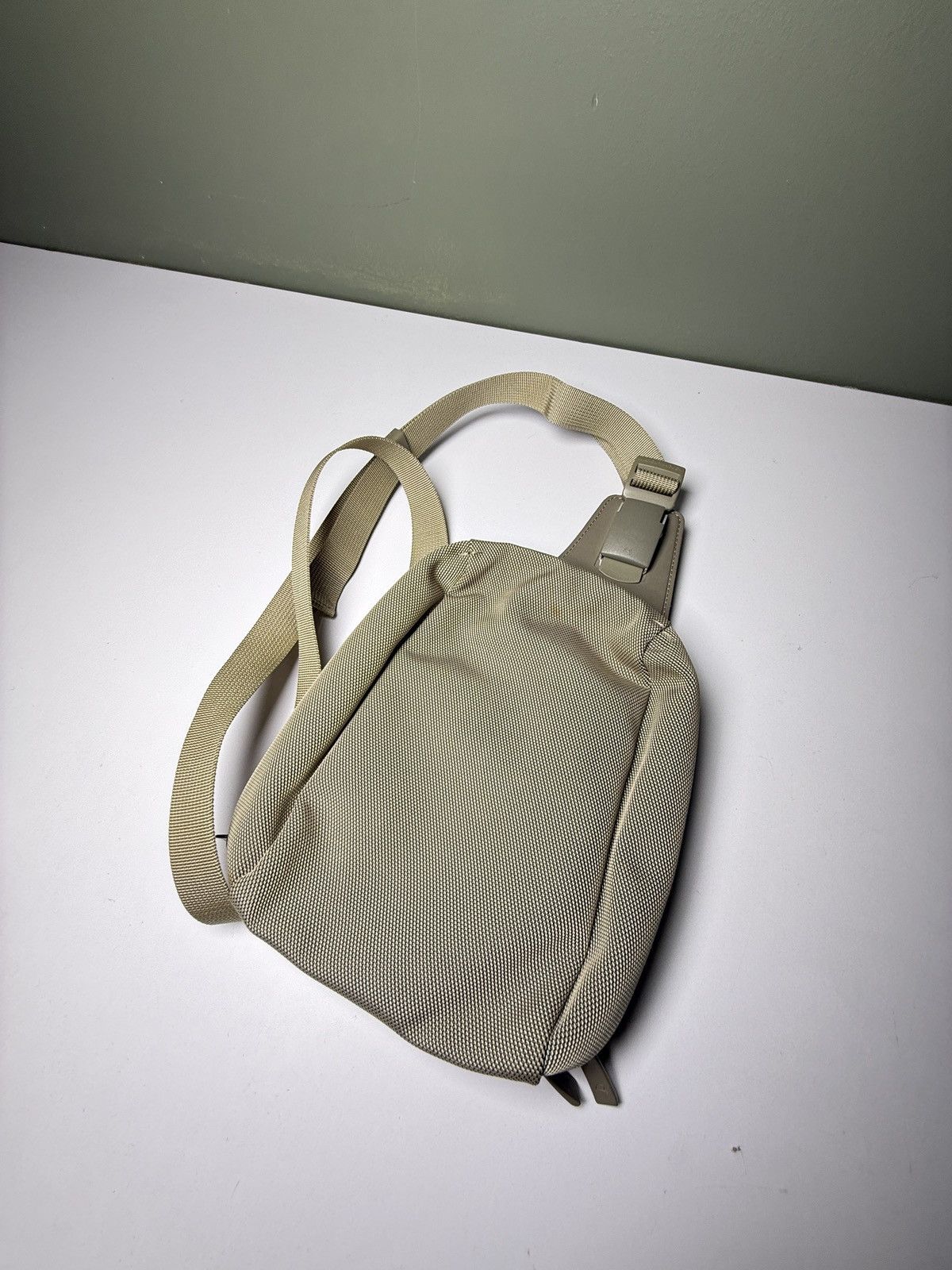 Mandarina Duck sling/chest bag y2k