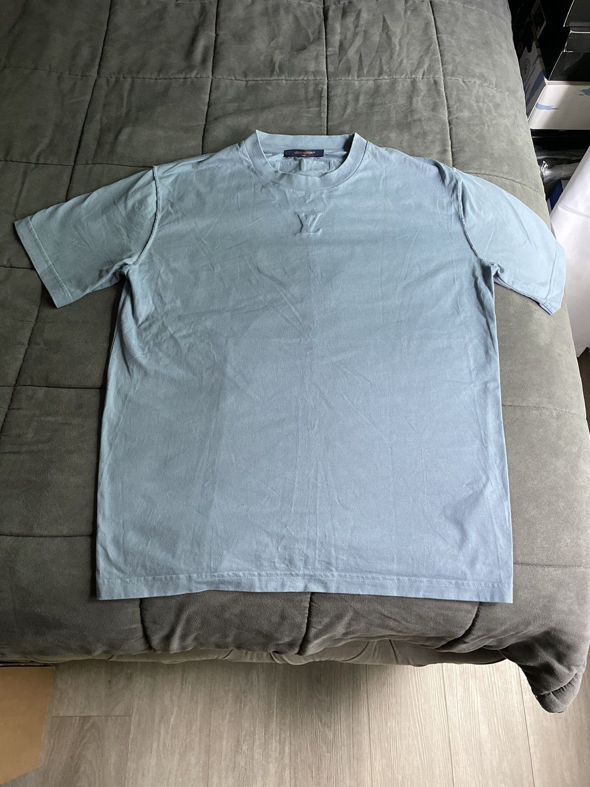 Louis Vuitton Louis Vuitton Blue Embossed Logo T Shirt Size US XL / EU 56 / 4 - 2 Thumbnail