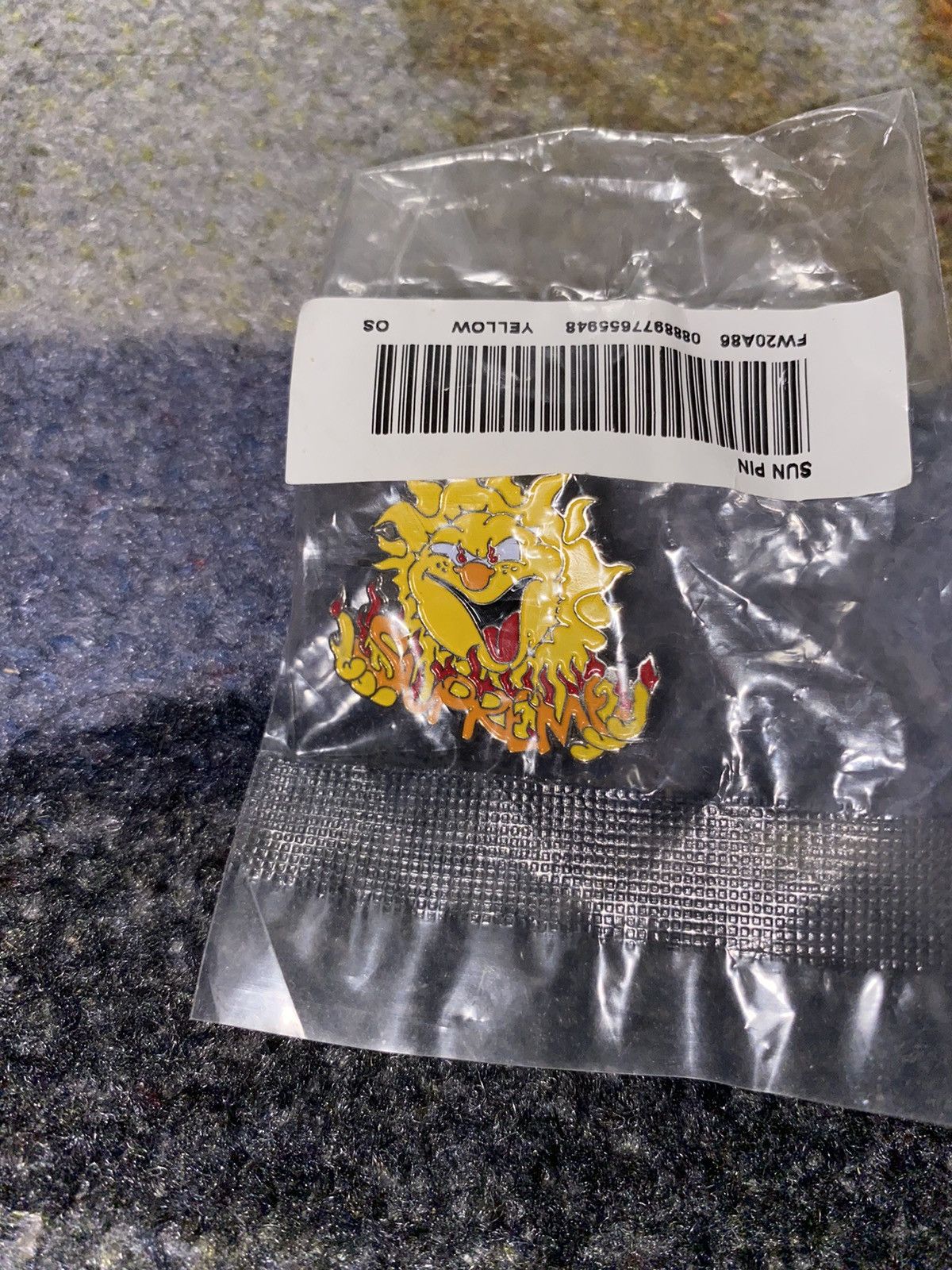 Supreme Supreme Sun Pin Size ONE SIZE - 1 Thumbnail