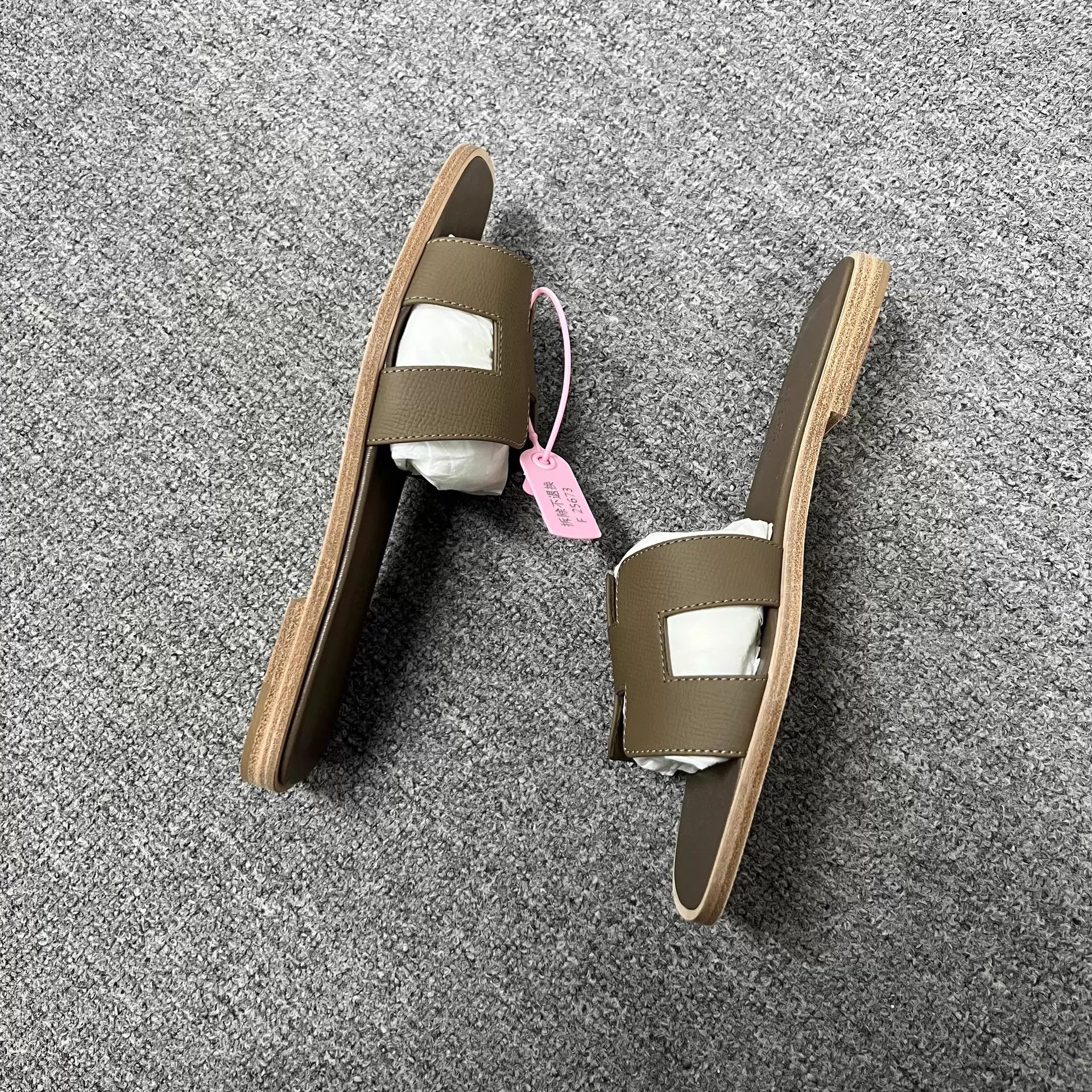 Hermes Hermes H Elephant Grey Slippers New w/ Box Dust Bag Size US 7 / IT 37 - 3 Thumbnail