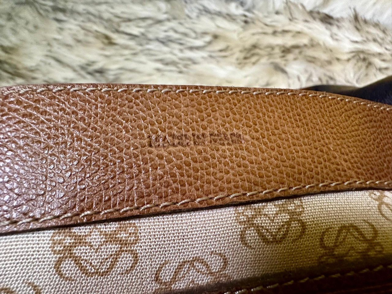 Loewe Authentic Loewe Anagram Two Tone Leather Shoulder Bag Size ONE SIZE - 6 Thumbnail