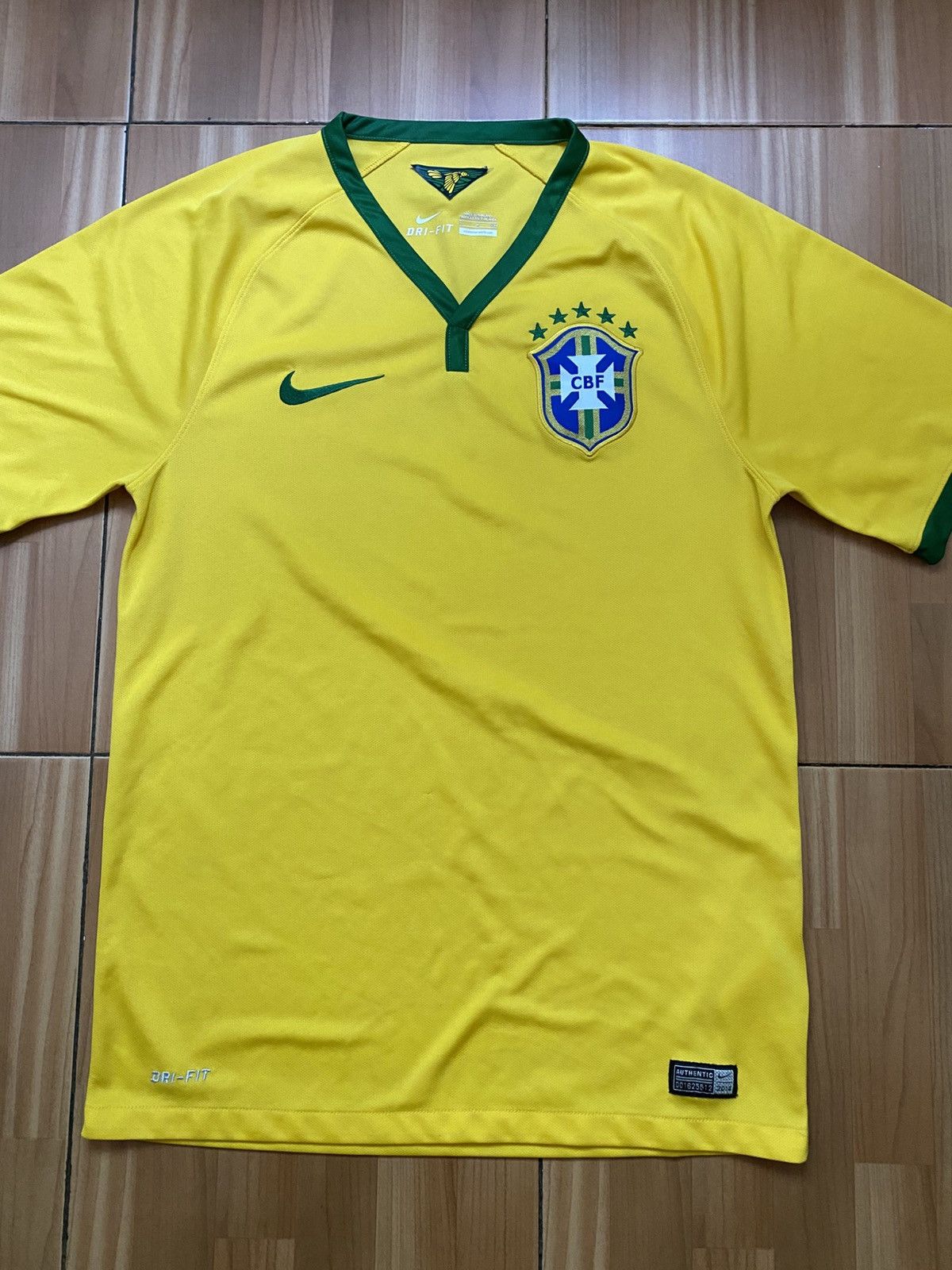 Nike Nike BRASIL 2014 2015 HOME FOOTBALL SHIRT SOCCER JERSEY Size US S / EU 44-46 / 1 - 2 Thumbnail